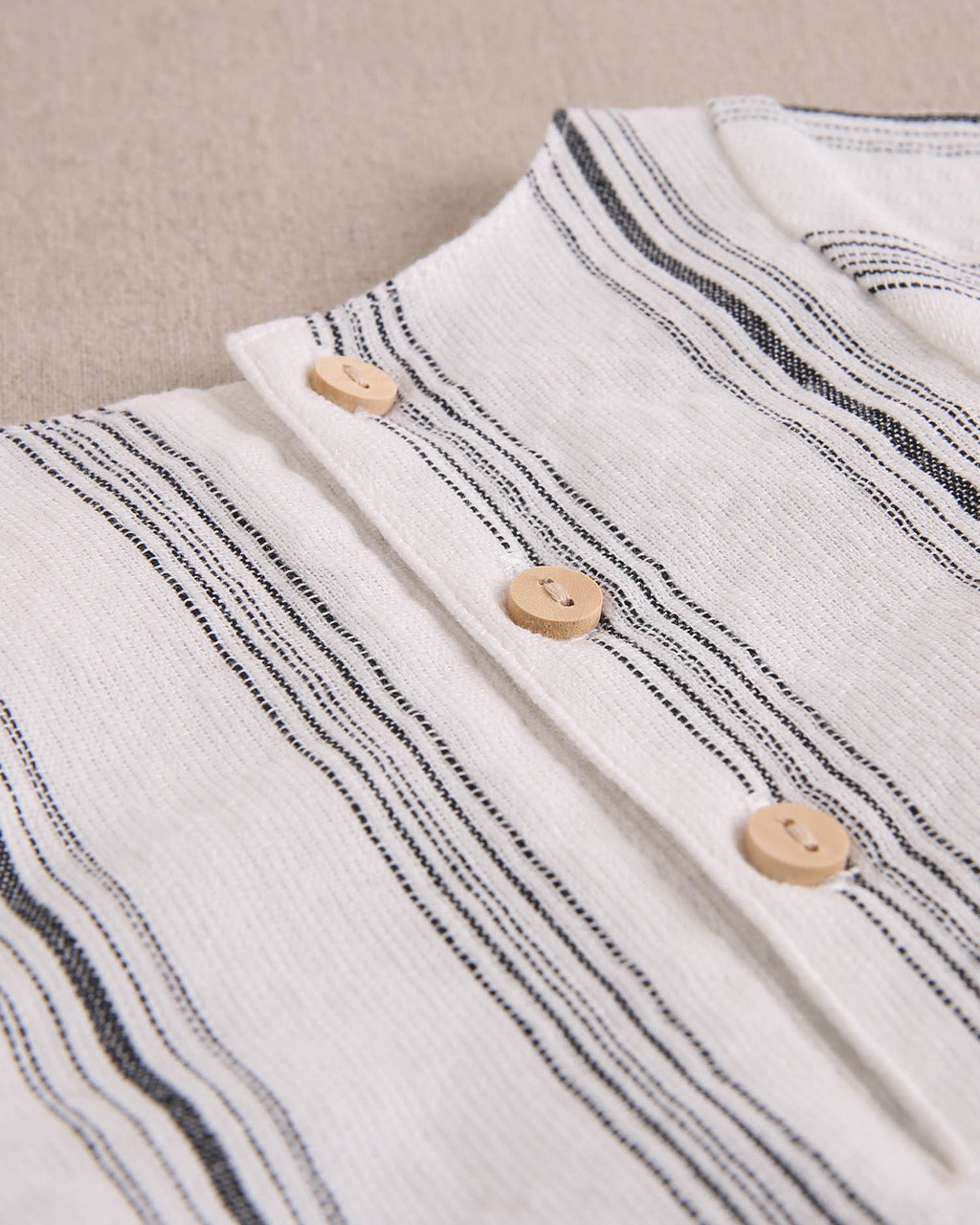 Vestido de bebé niña en rayas negras y blancas