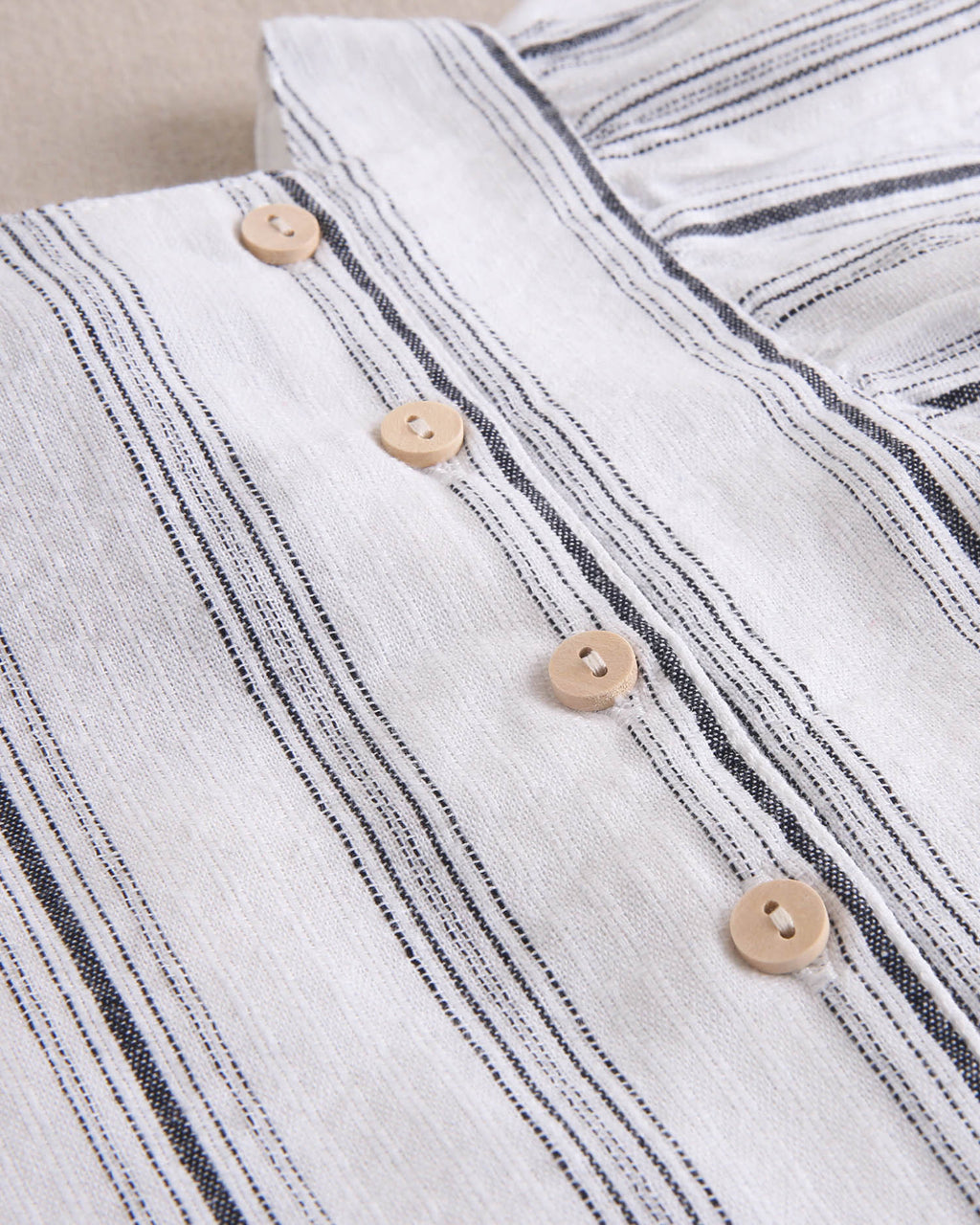 Vestido de niña en rayas negras y blancas y lazo negro en espalda