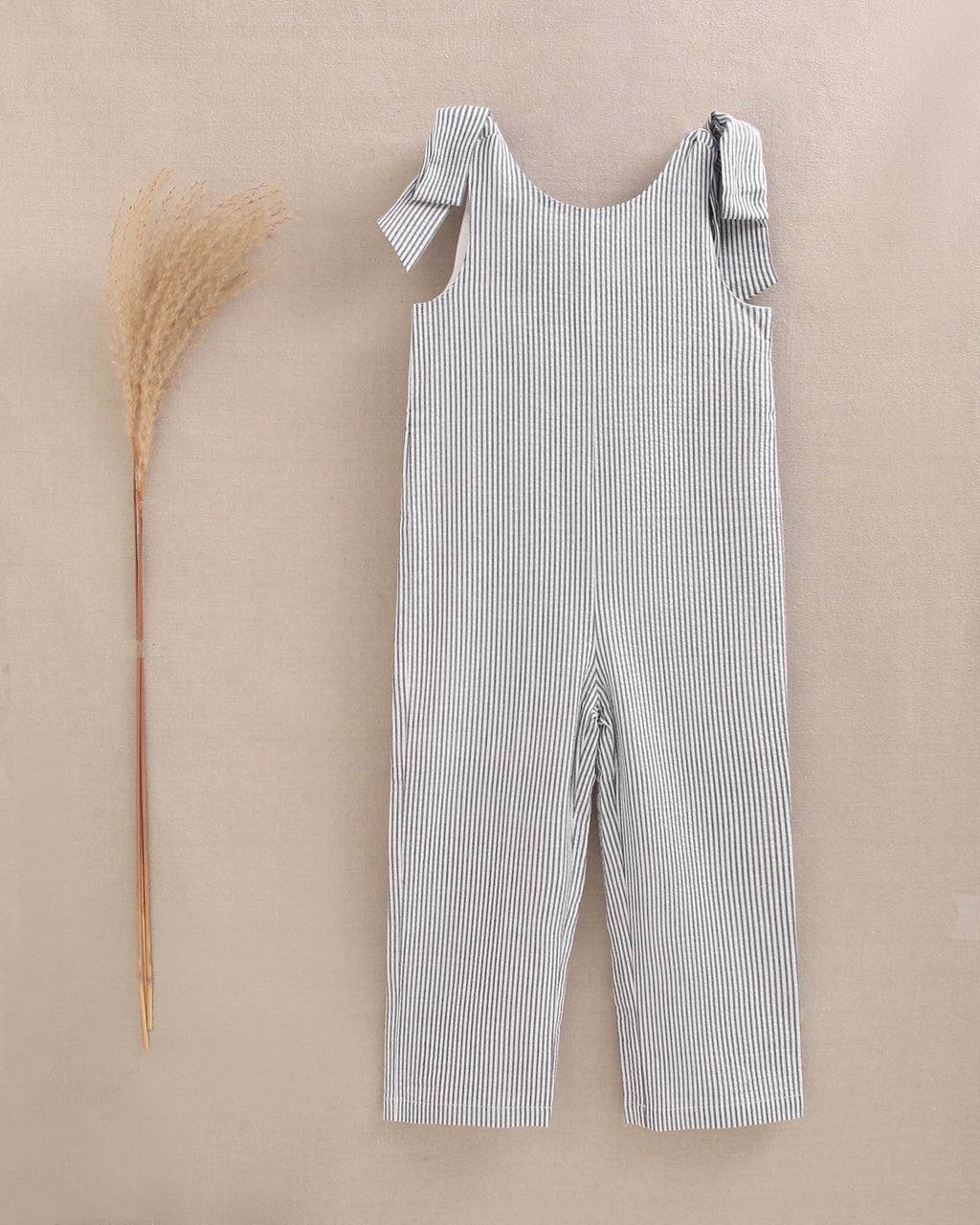 Enterito niña en rayas negras y azul marino con lazadas