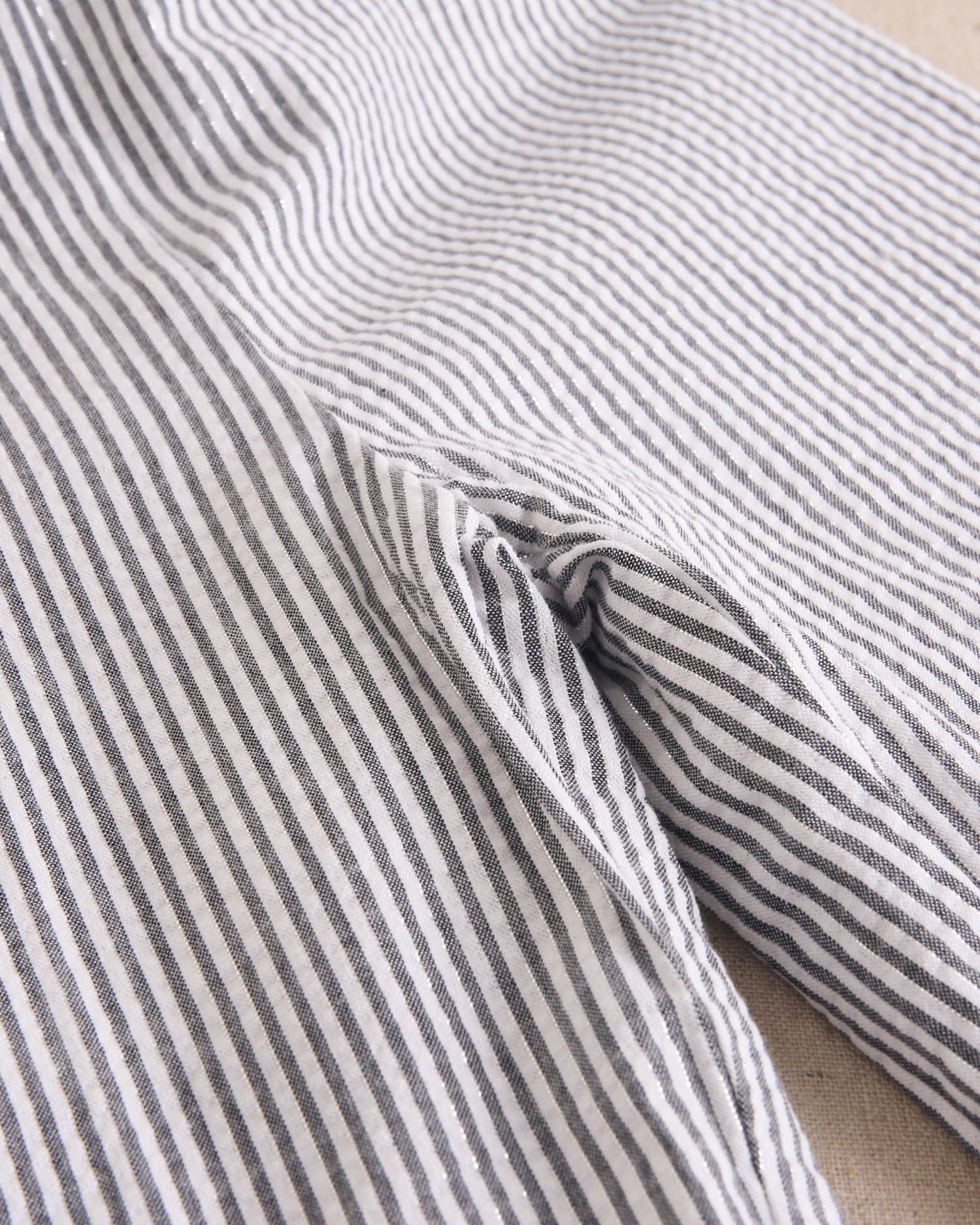 Enterito niña en rayas negras y azul marino con lazadas