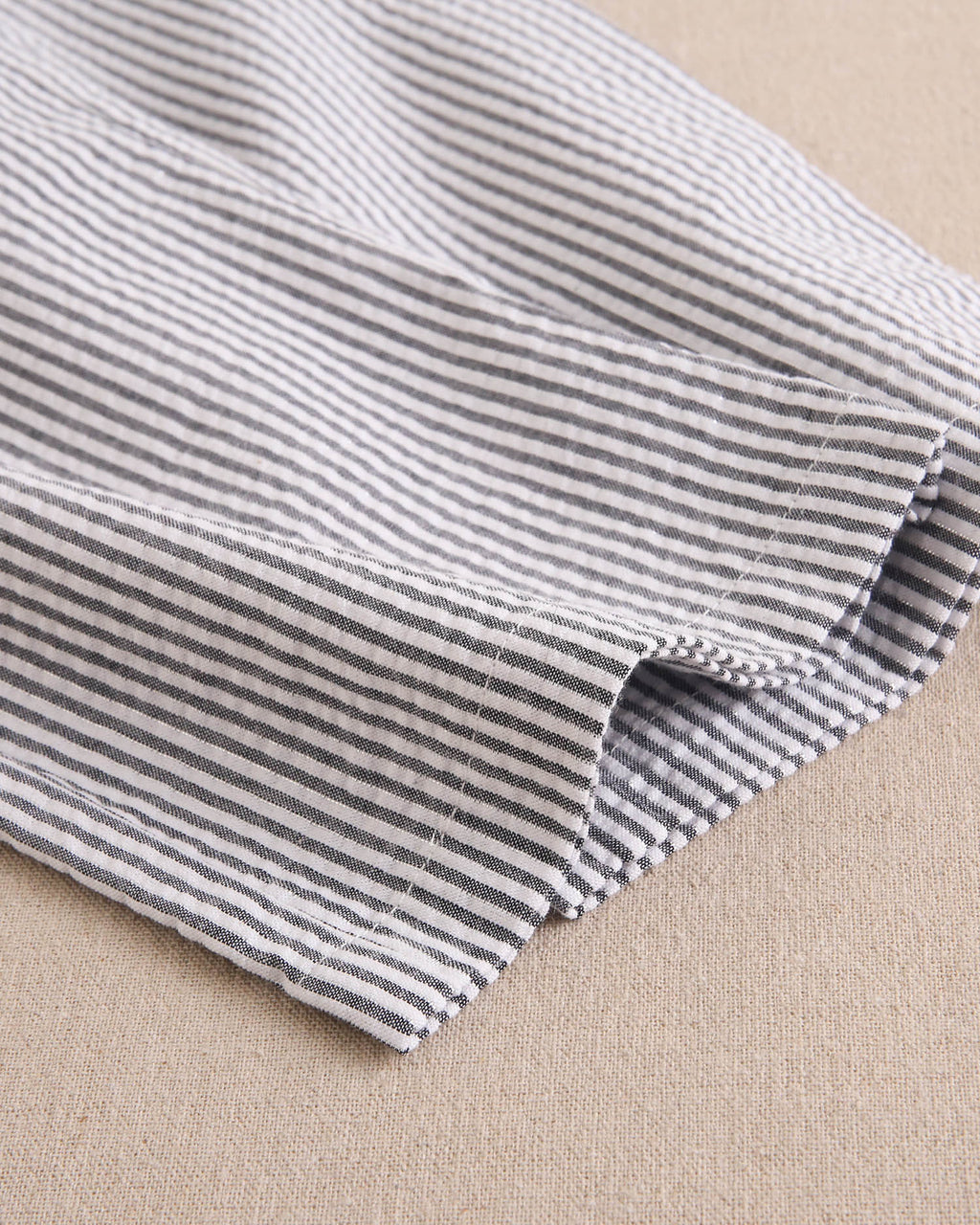 Enterito niña en rayas negras y azul marino con lazadas