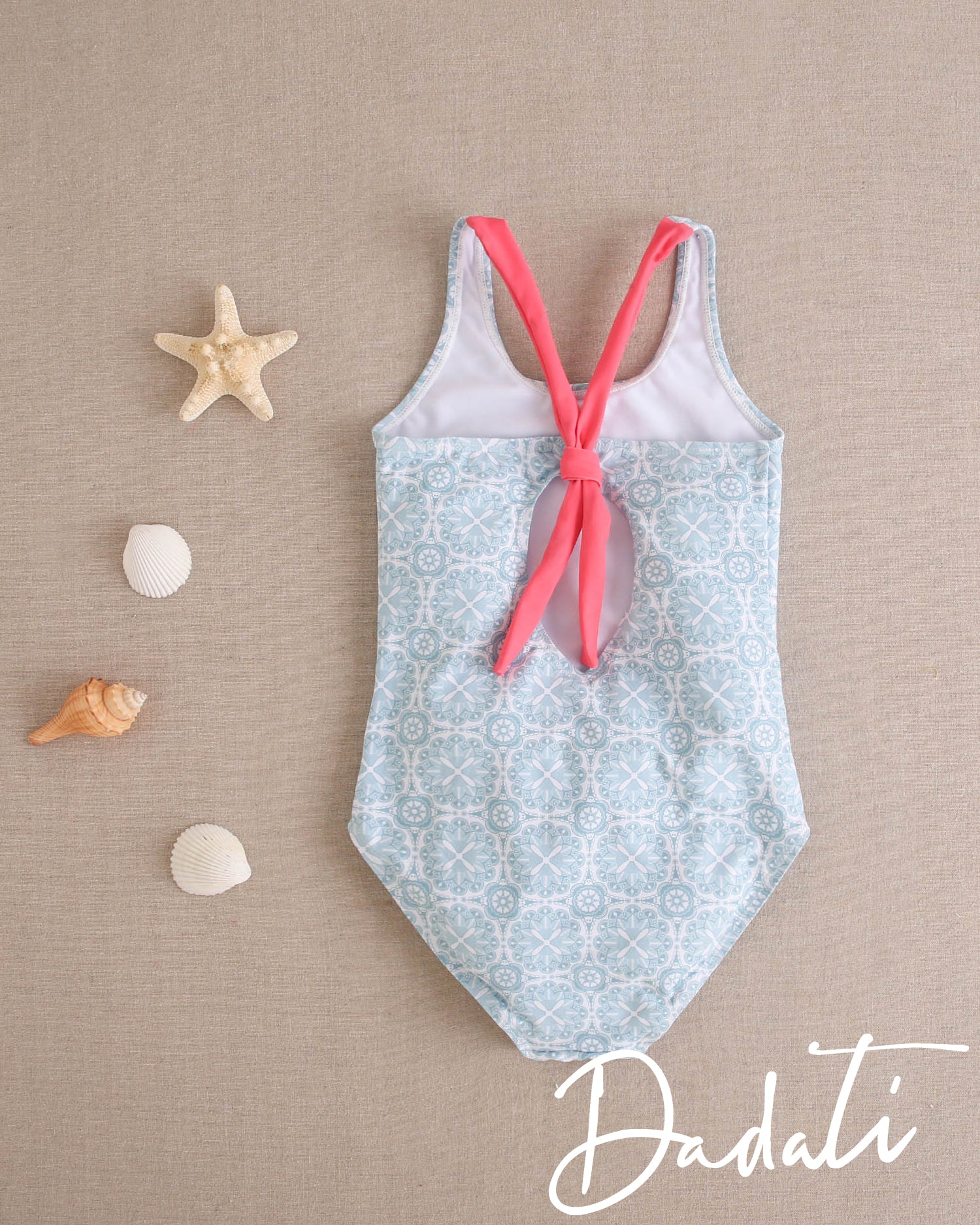 Traje de baño niña celeste con tiras rosadas