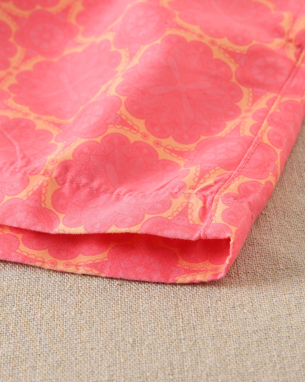 Traje de baño niño estampado retro fucsia y cordones naranja