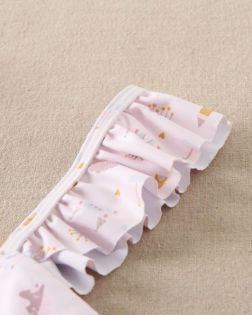 Traje de baño bikini rosada con calzon con vuelos