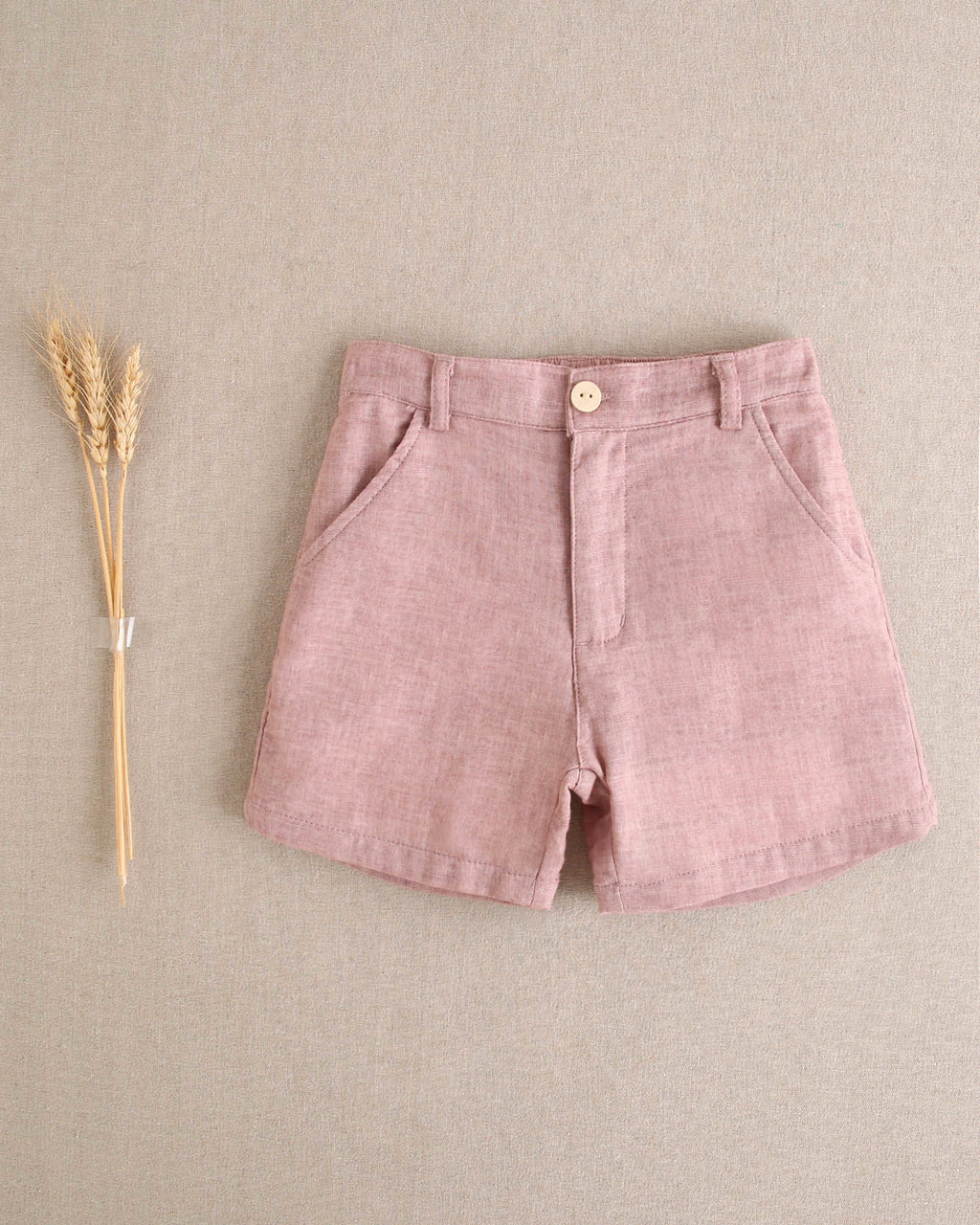 Bermuda de niño color rosa palo lavado