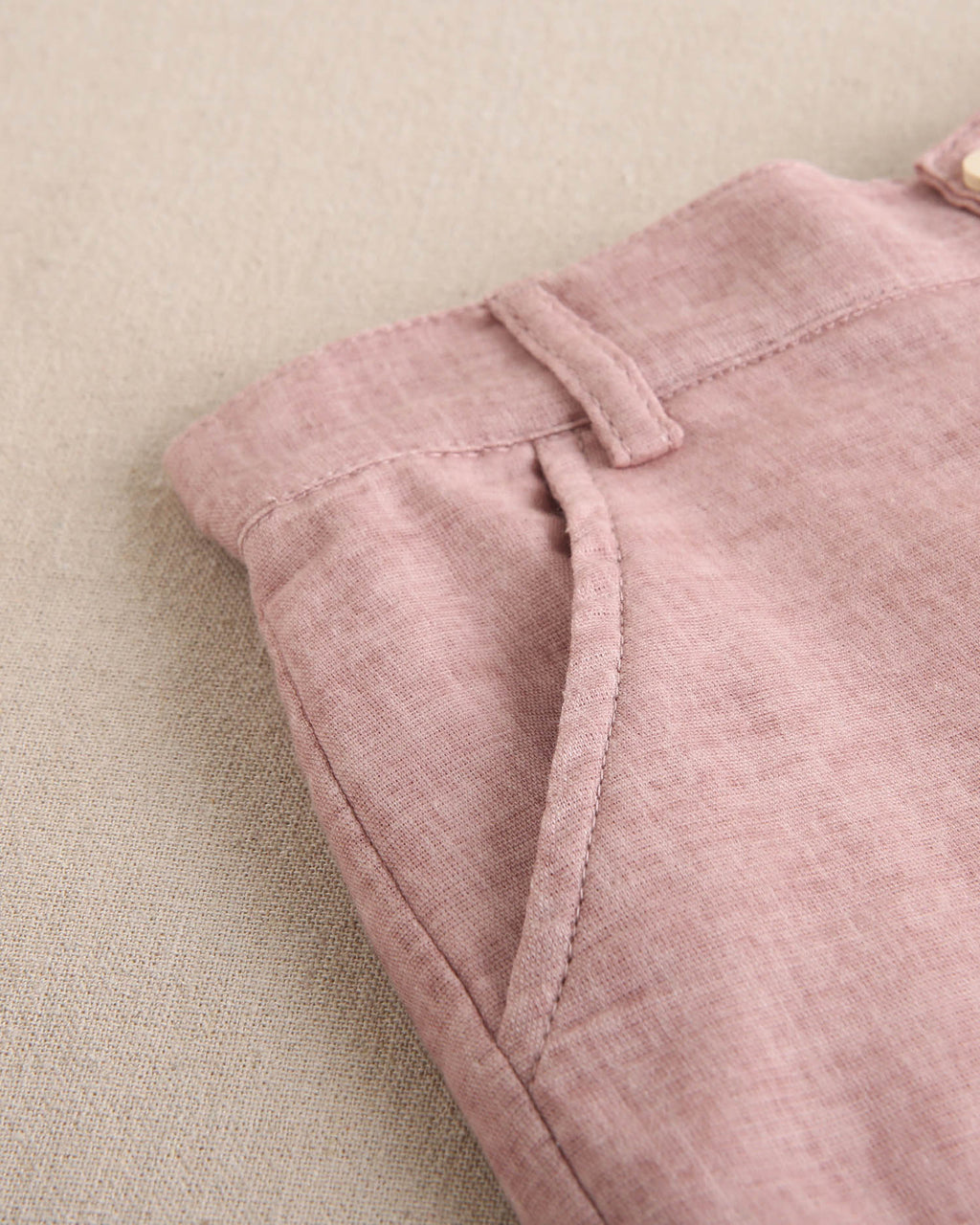 Bermuda de niño color rosa palo lavado