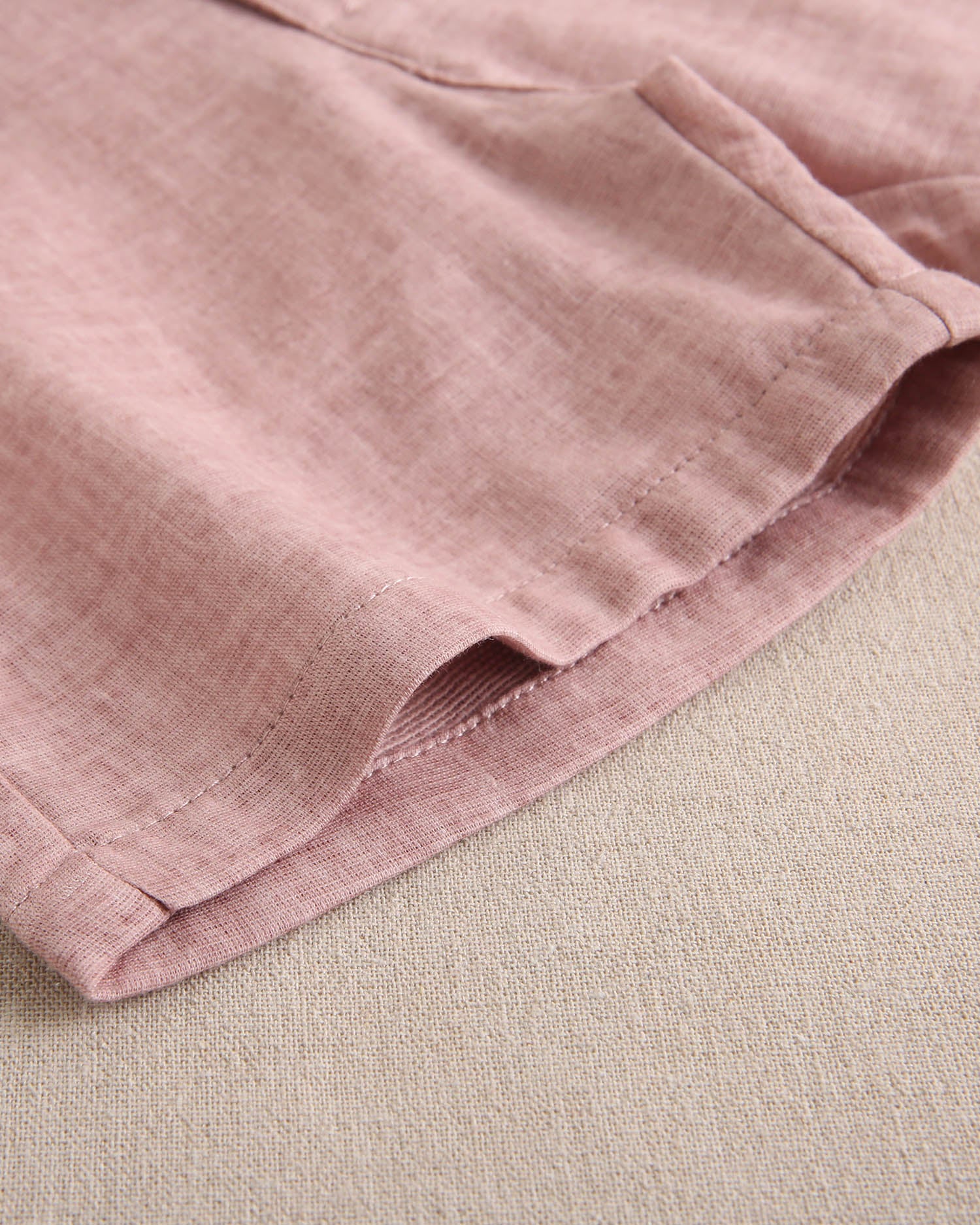 Bermuda de niño color rosa palo lavado