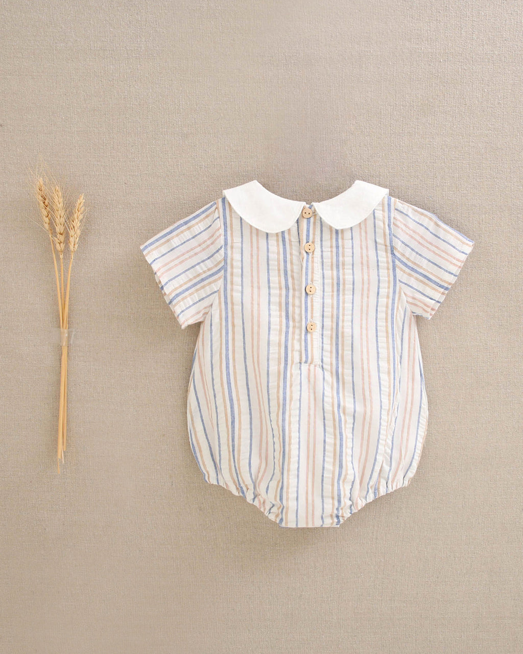 Ranita bebé niño rayas mostaza, azul y cuello blanco