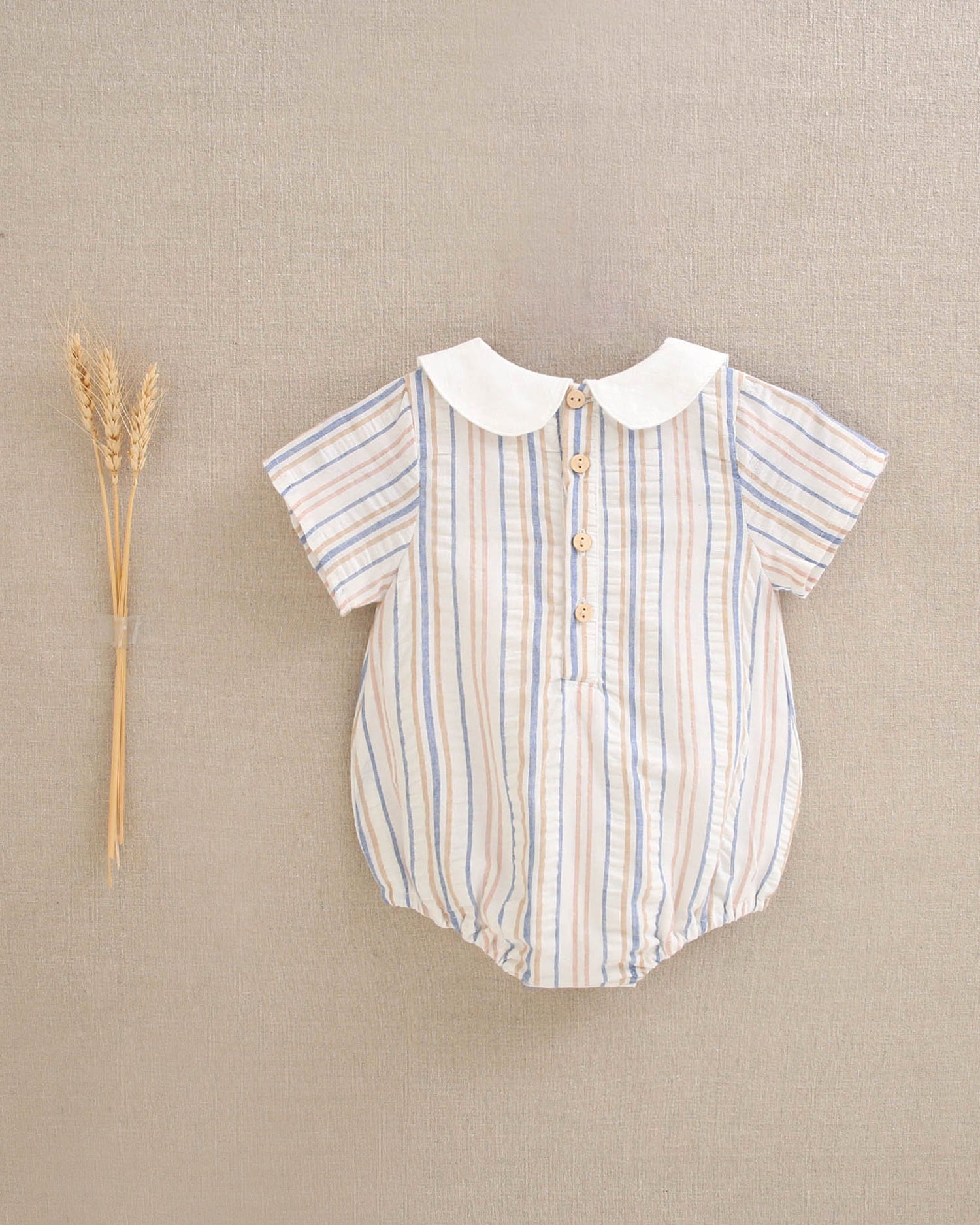 Ranita bebé niño rayas mostaza, azul y cuello blanco