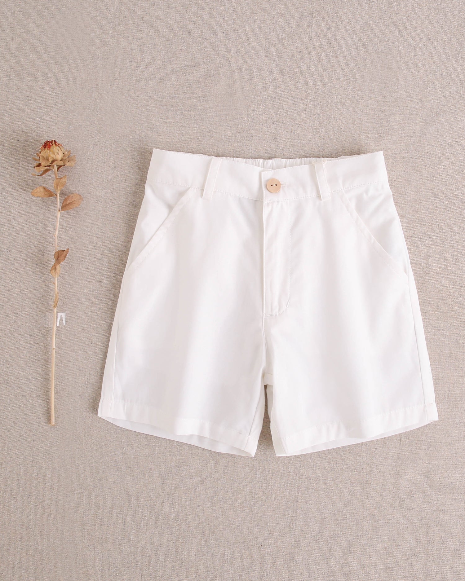 Bermuda de niño blanca