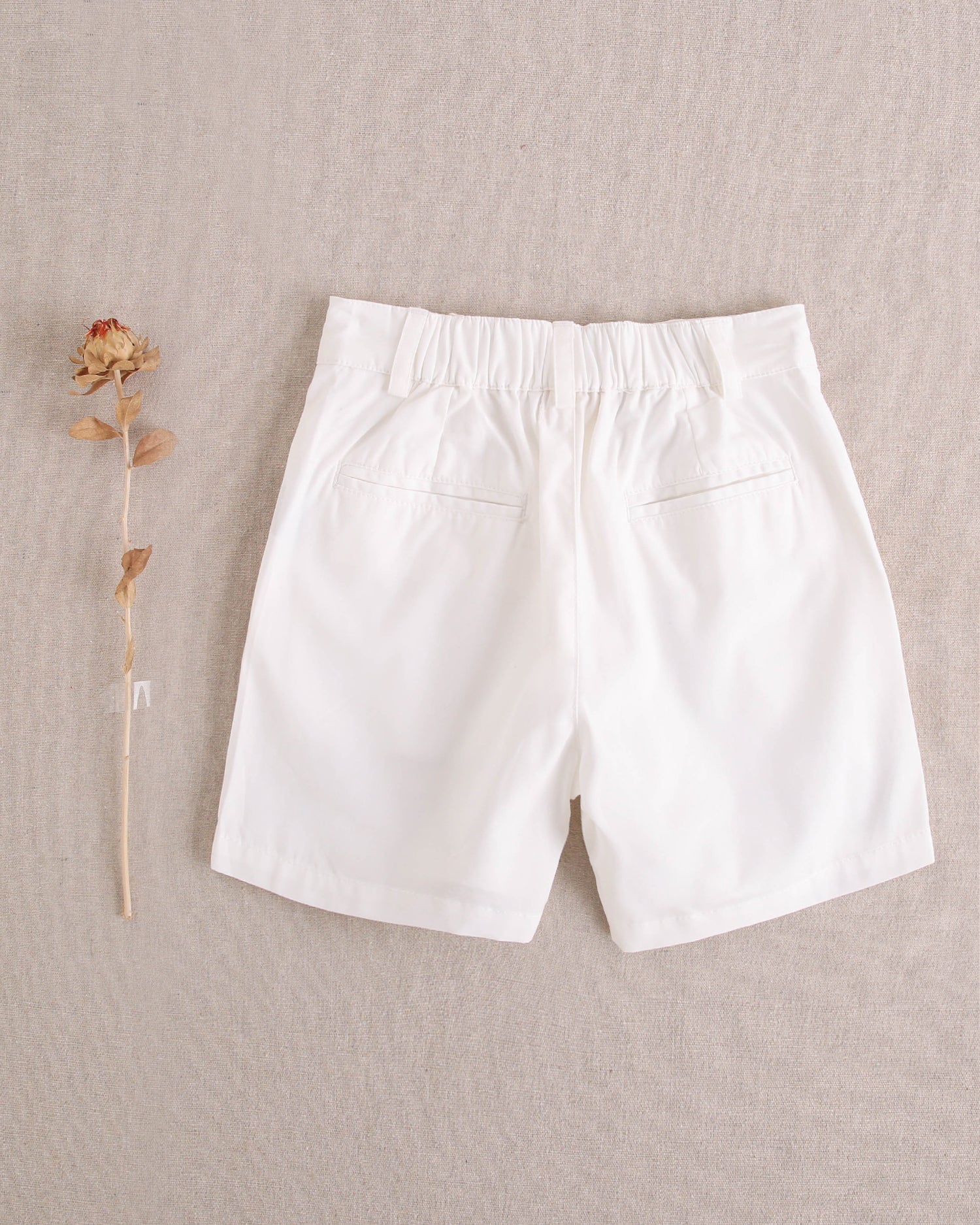 Bermuda de niño blanca