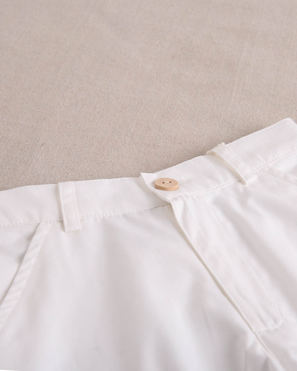 Bermuda de niño blanca