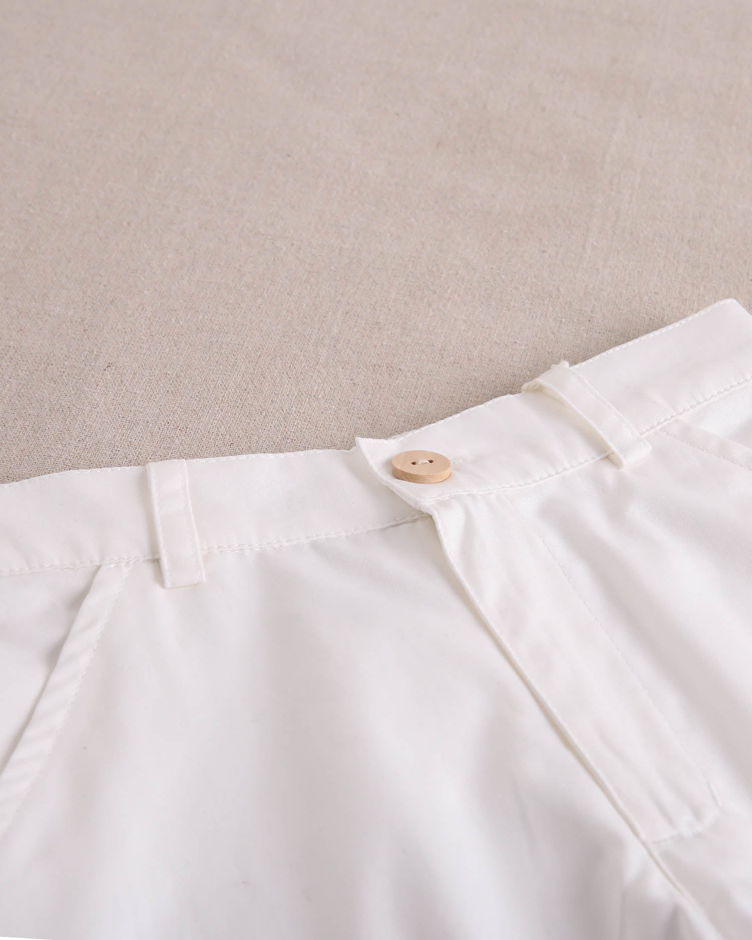 Bermuda de niño blanca