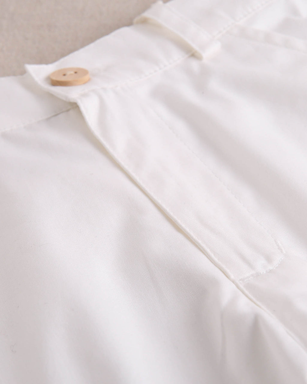 Bermuda de niño blanca