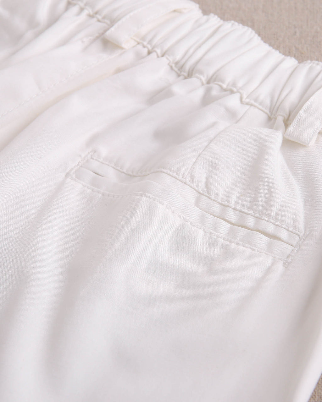 Bermuda de niño blanca