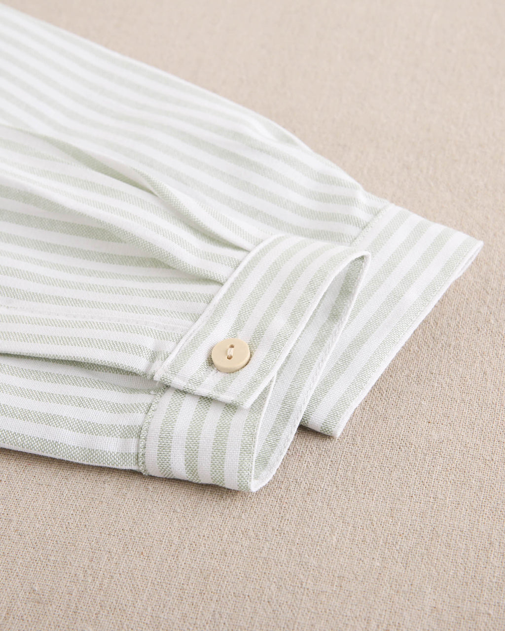 Camisa niño de rayas verde pastel y blanco, con cuello mao