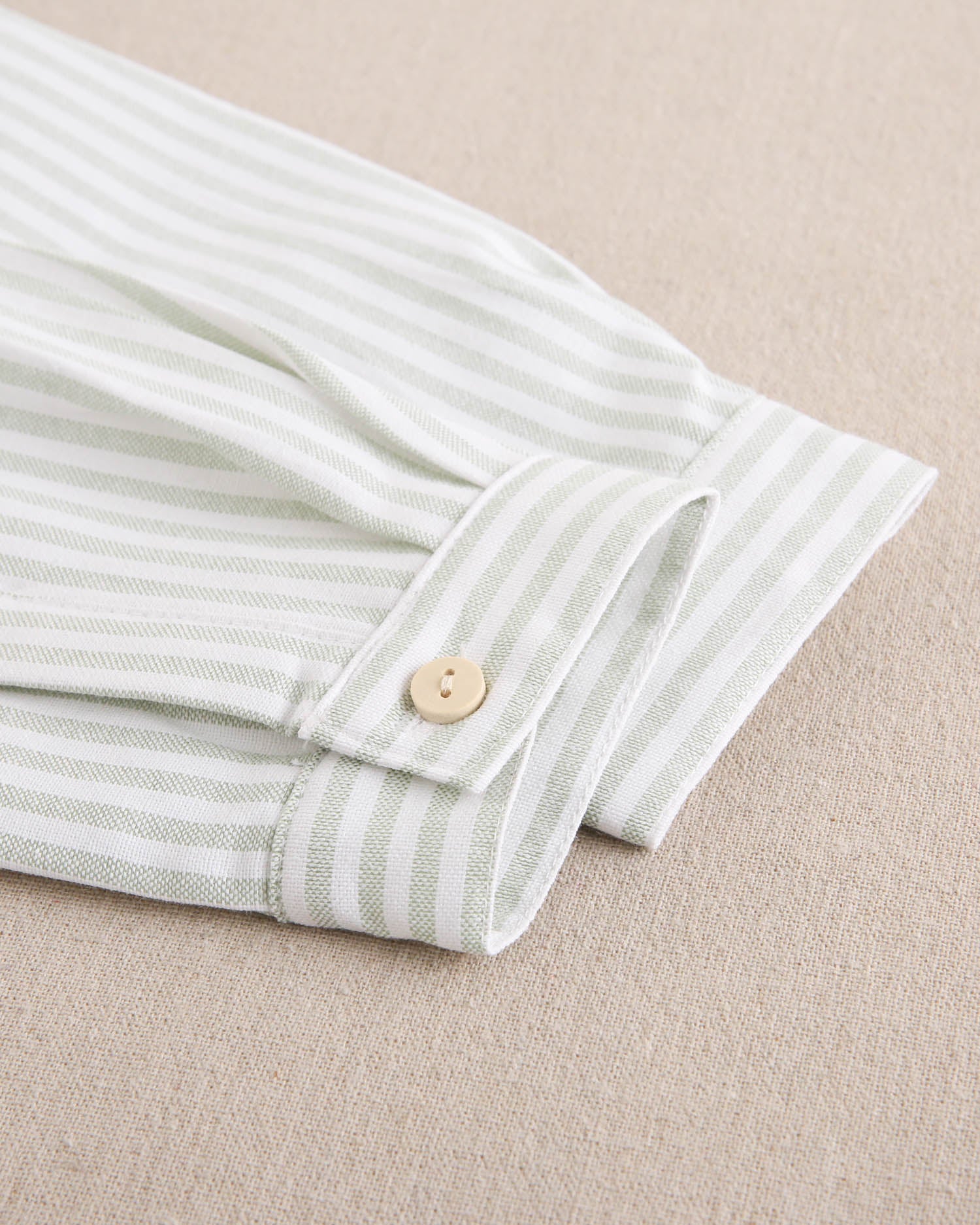 Camisa niño de rayas verde pastel y blanco, con cuello mao