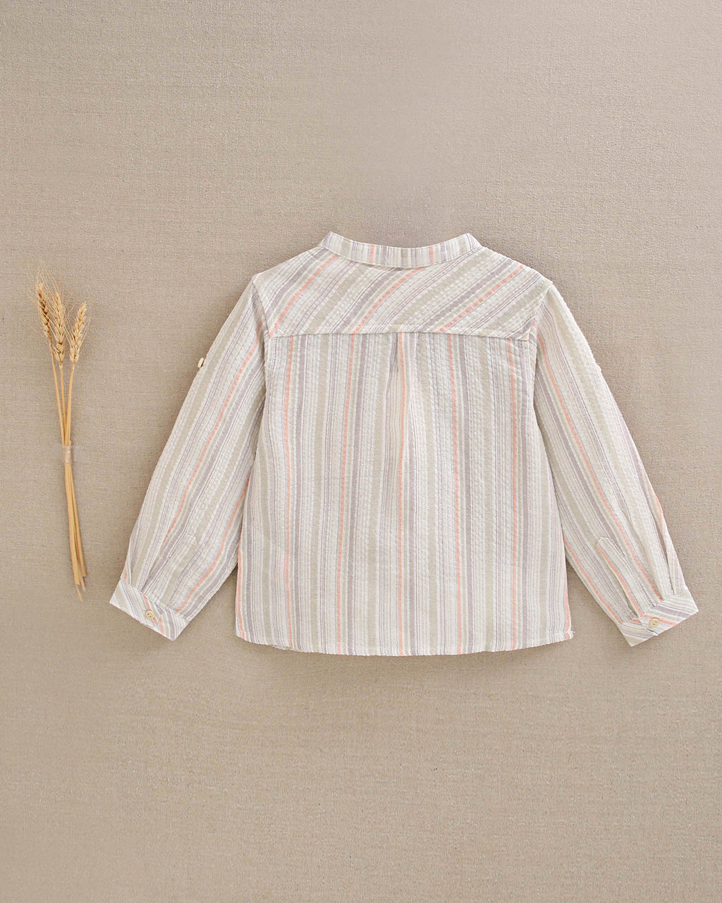 Camisa niño de rayas naranja, gris y verde, con cuello mao