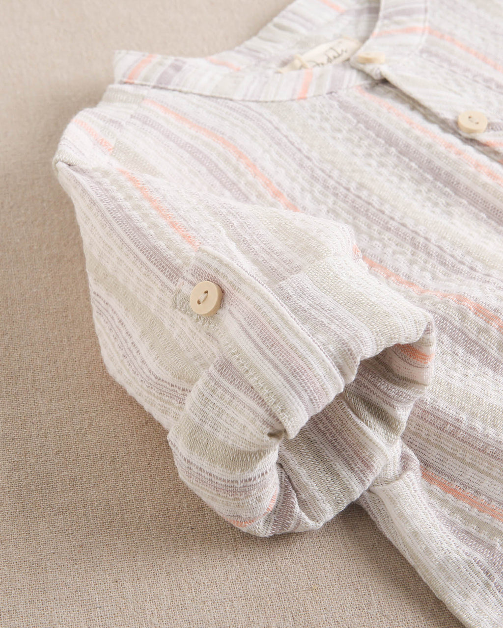 Camisa niño de rayas naranja, gris y verde, con cuello mao