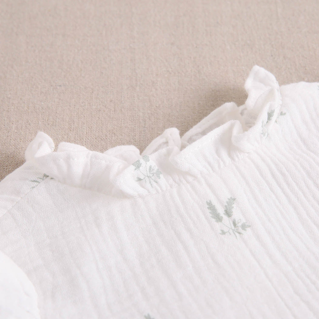 Ranita bebé niña crudo con estampado de ramas verde pastel