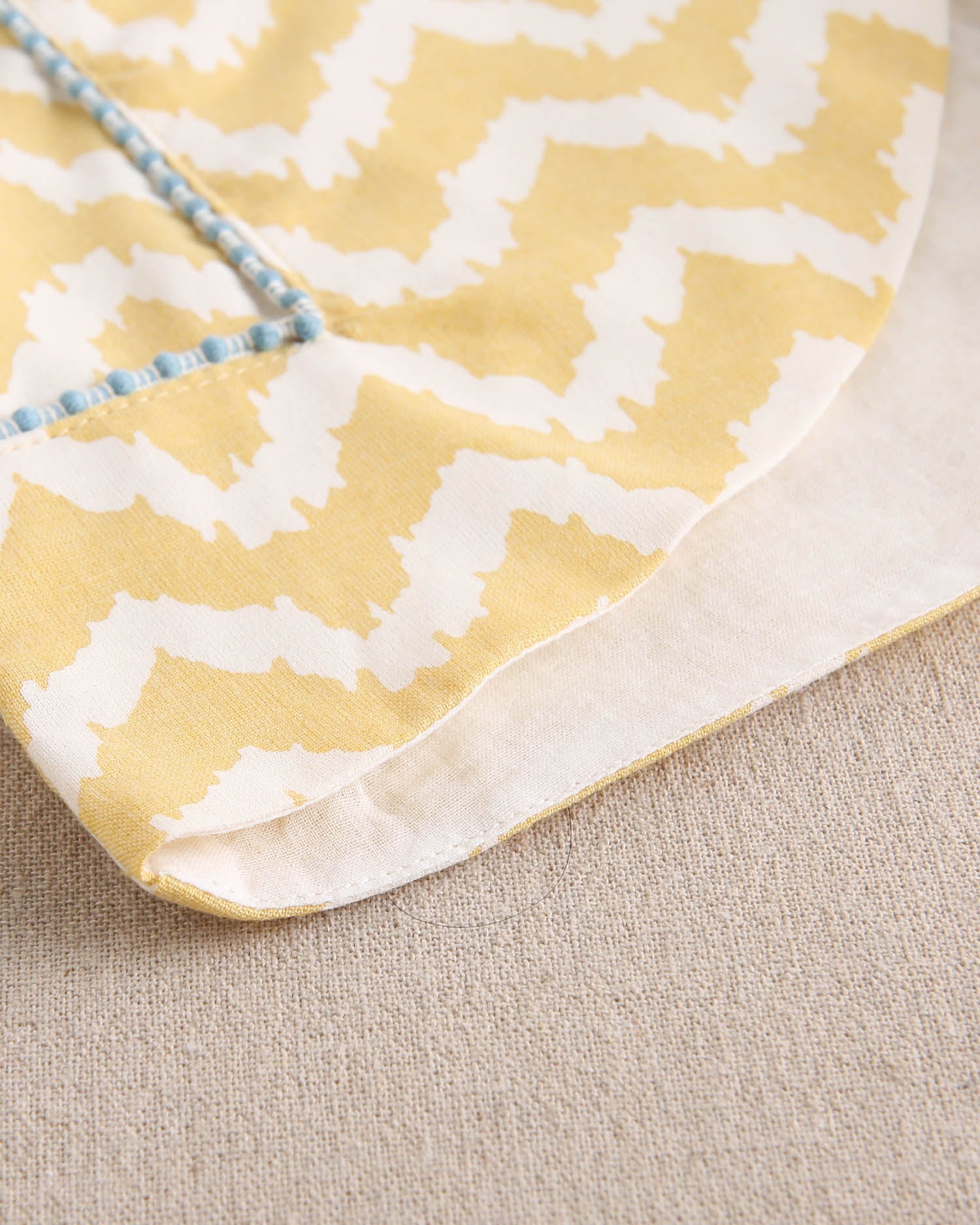 Blusa niña en zigzag mostaza y blanco con turquesa