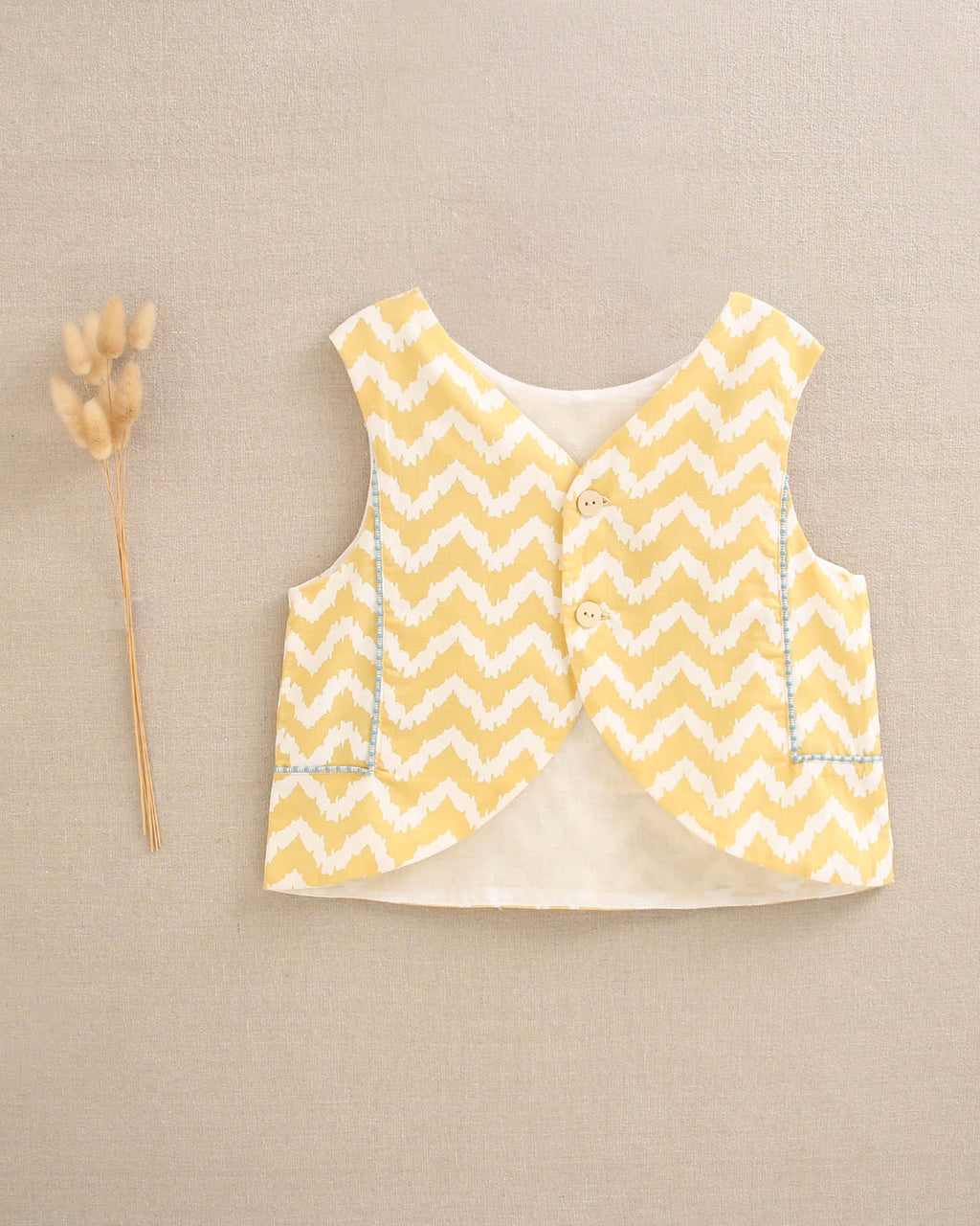 Blusa niña en zigzag mostaza y blanco con turquesa