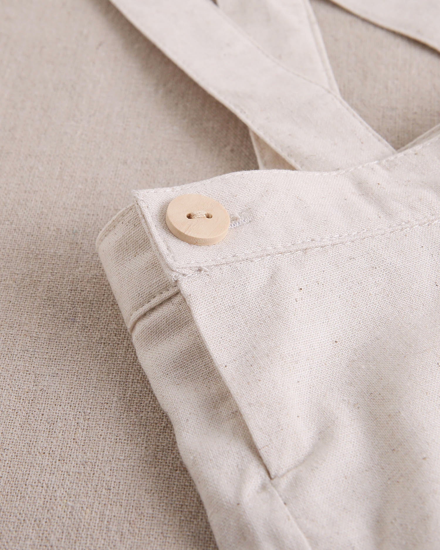 Short bebé niño marrón clarito con tirantes cruzados