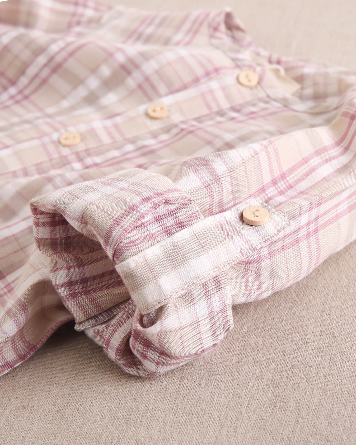 Conjunto bebé niño camisa cuadros rosa, marrón y blancos, con short blanco