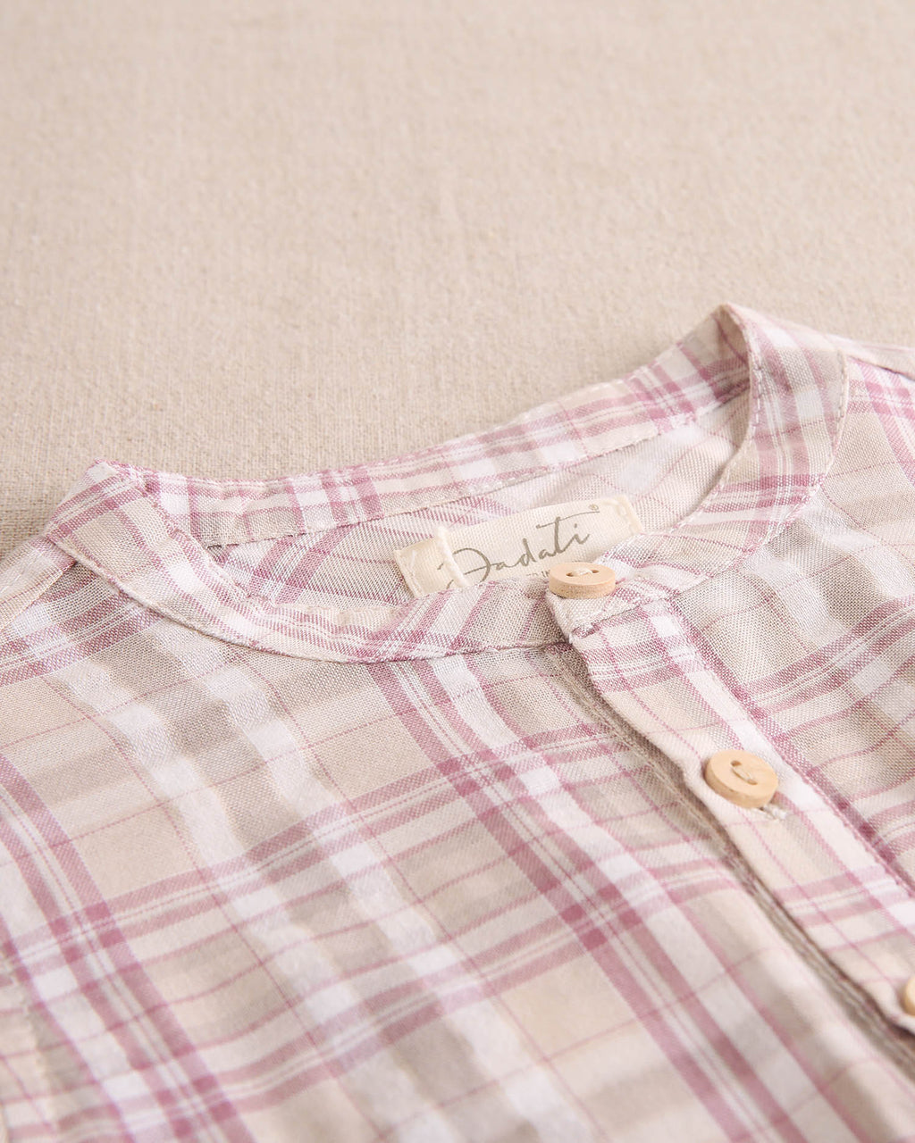 Camisa niño de cuadrados rosas, marrones y blancos, con cuello mao