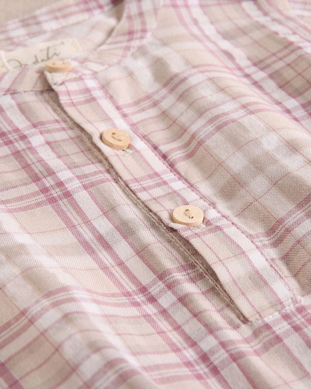 Camisa niño de cuadrados rosas, marrones y blancos, con cuello mao