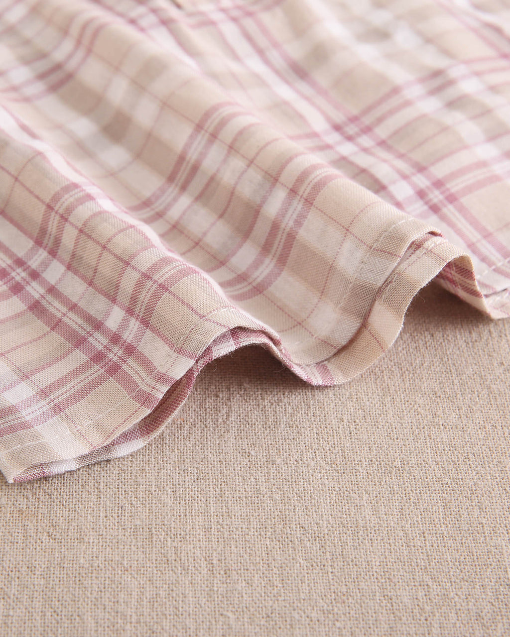 Camisa niño de cuadrados rosas, marrones y blancos, con cuello mao