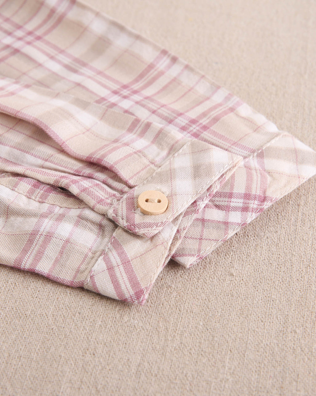 Camisa niño de cuadrados rosas, marrones y blancos, con cuello mao