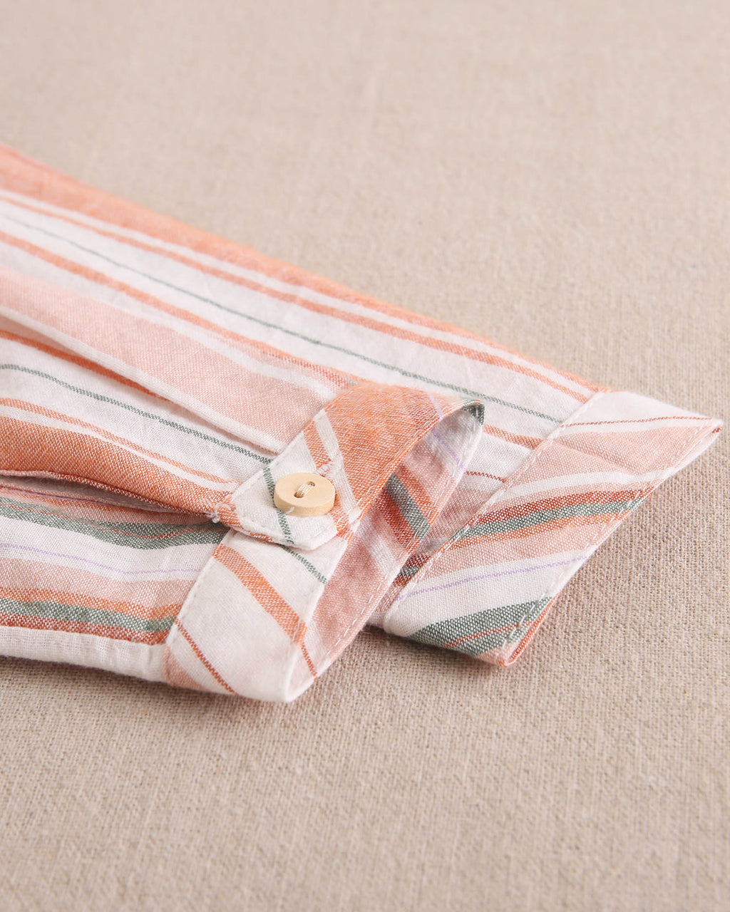 Conjunto bebé niño camisa manga larga rayas naranjas, verdes y blancas, con short blanco