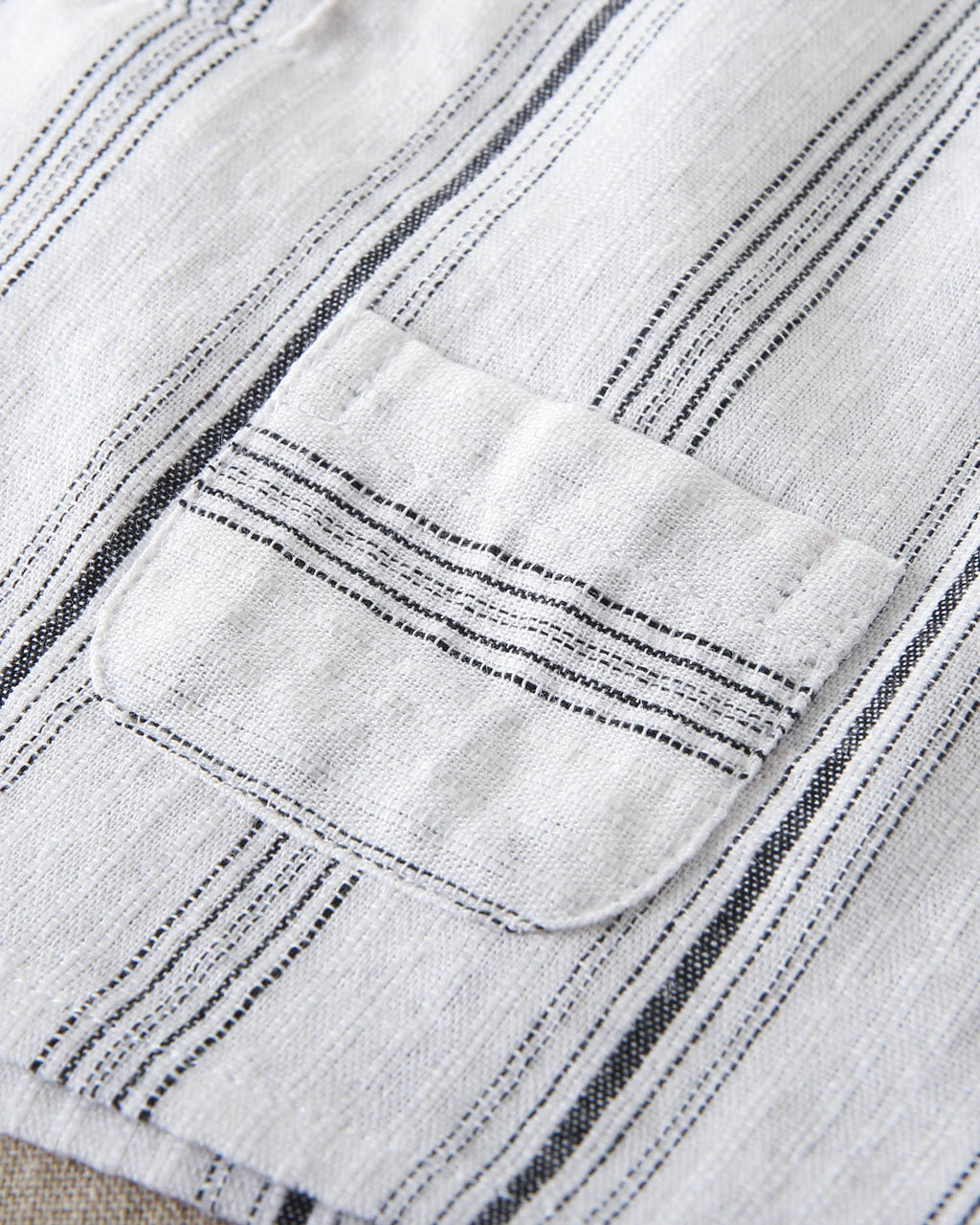 Conjunto bebé niño camisa rayas negras y blancas, con short negro