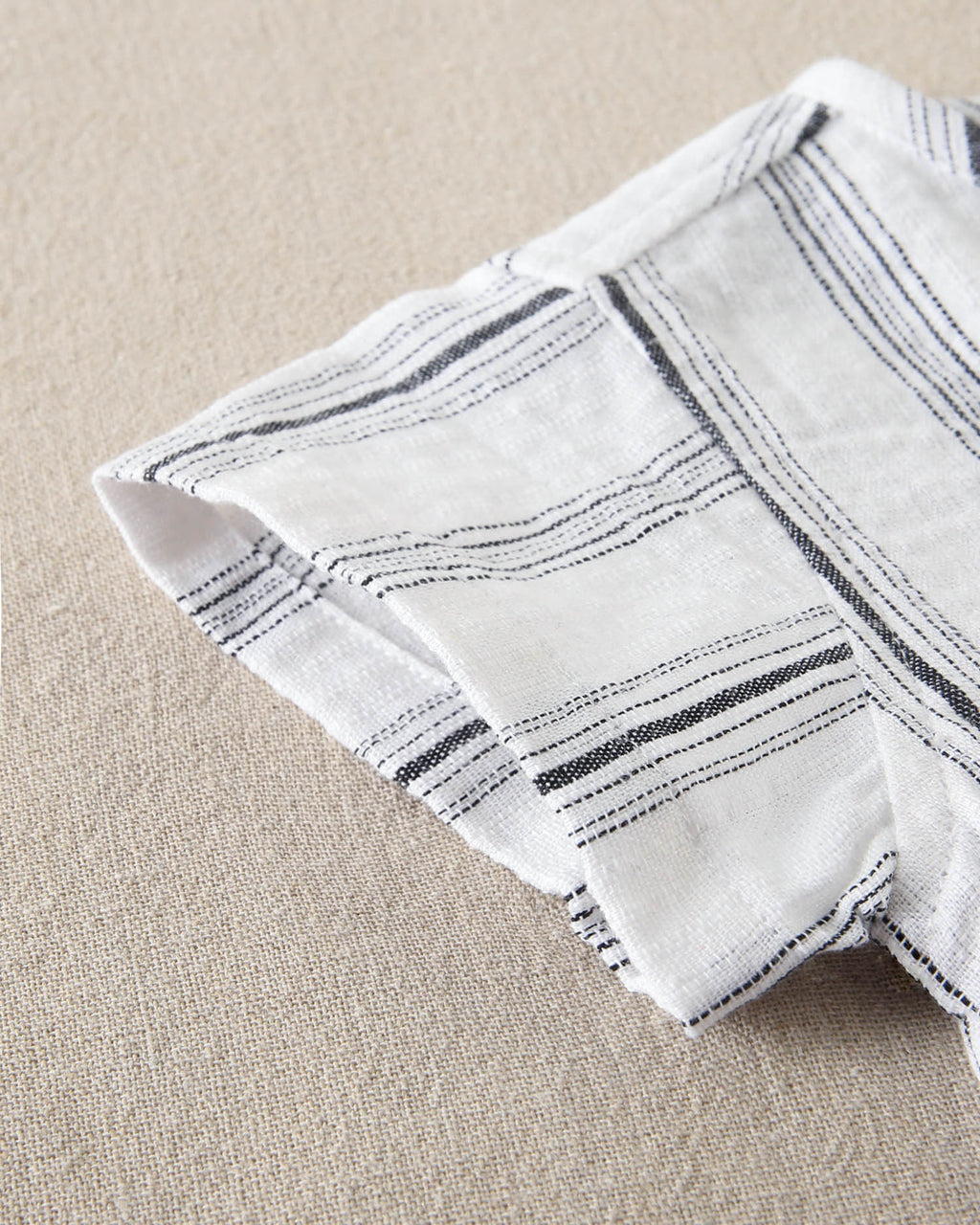 Conjunto bebé niño camisa rayas negras y blancas, con short negro