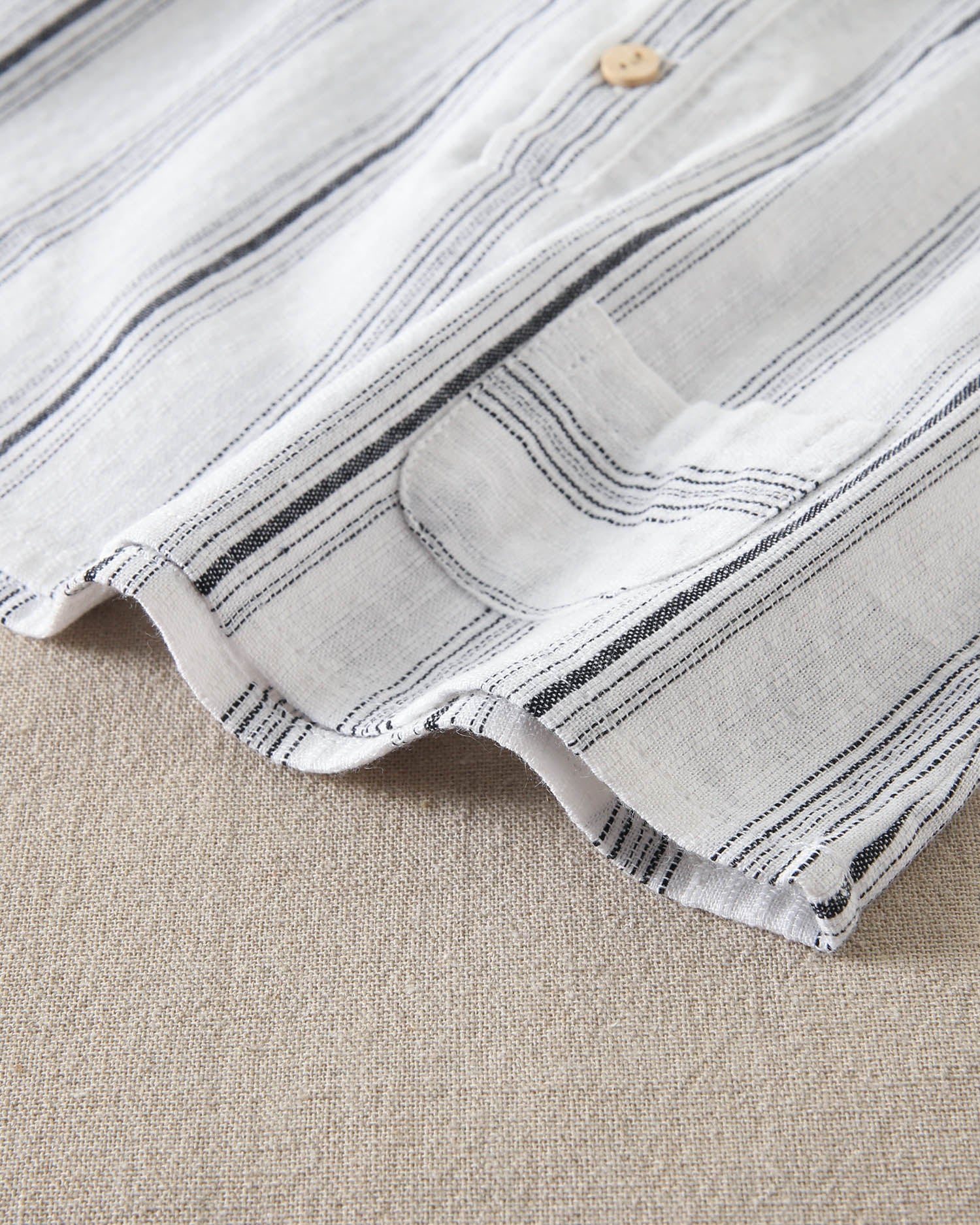 Conjunto bebé niño camisa rayas negras y blancas, con short negro