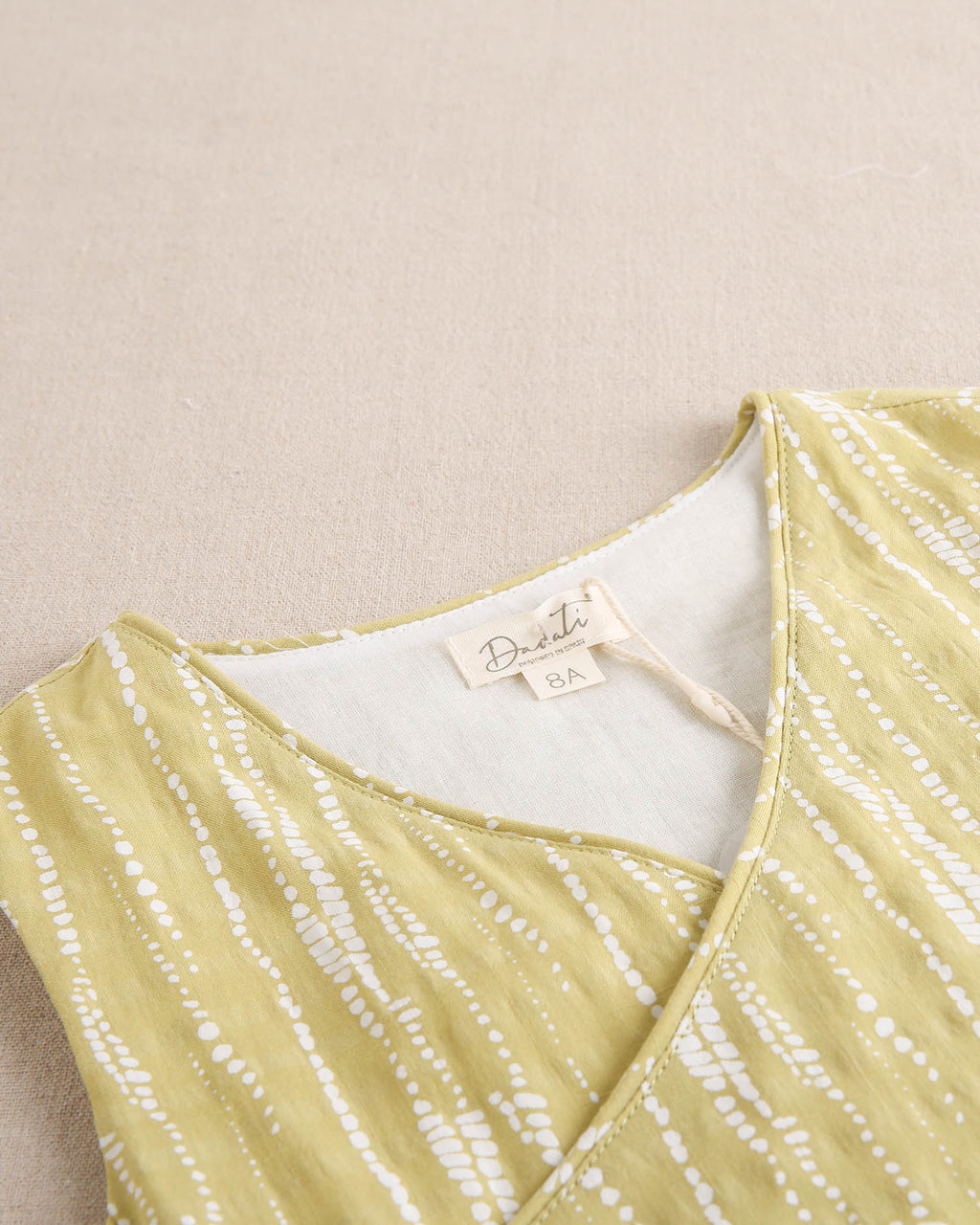 Blusa niña cruzada con estampado grietas blanco y pistacho