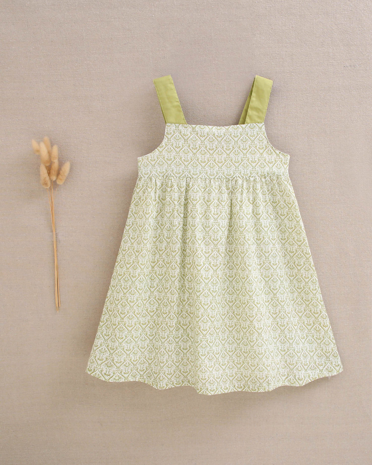Vestido niña paisley blanco y pistacho con lazo