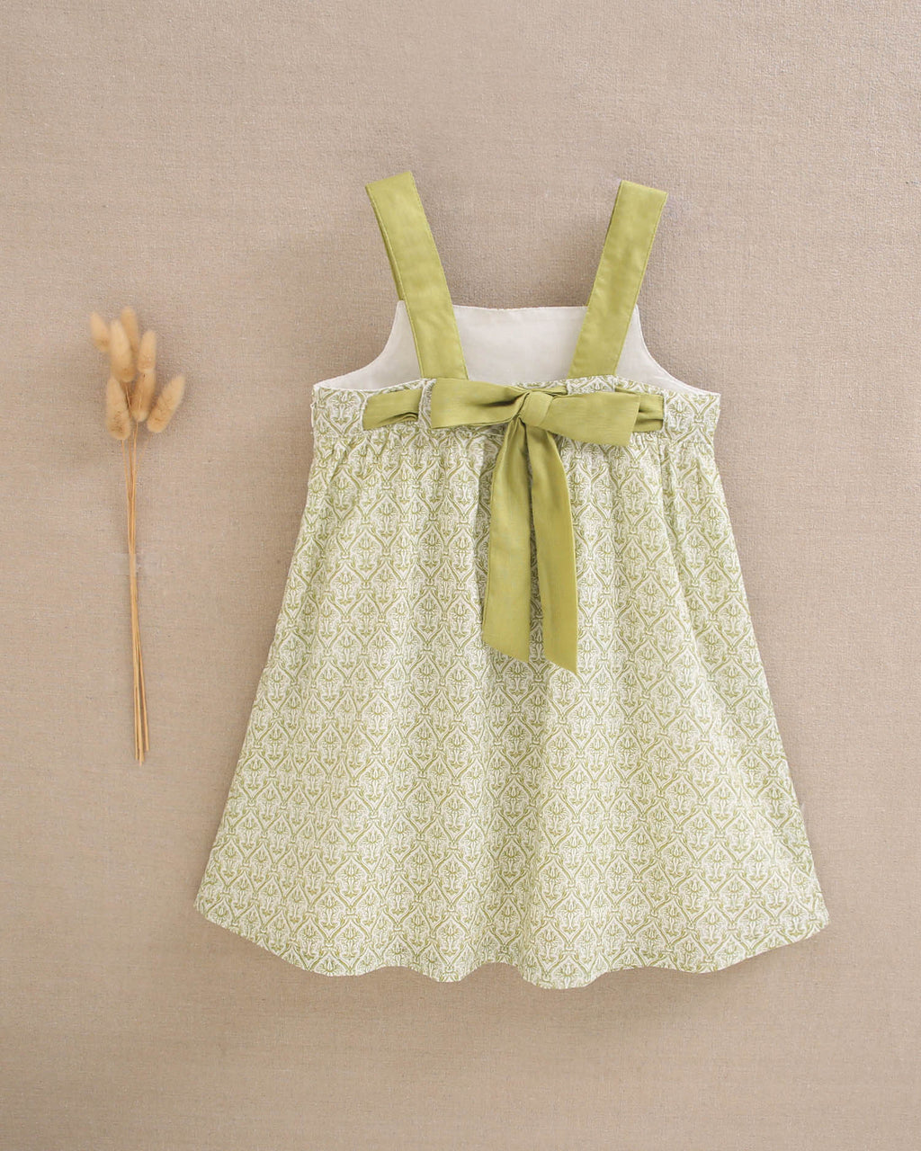 Vestido niña paisley blanco y pistacho con lazo