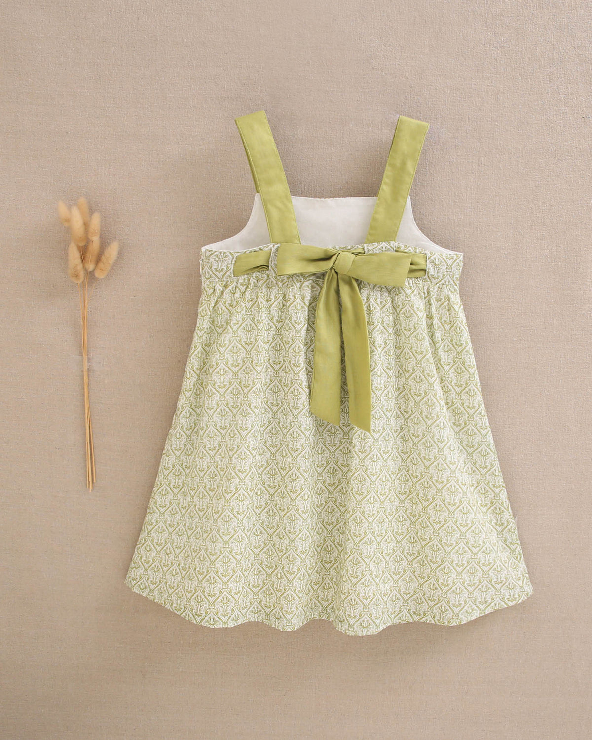 Vestido niña paisley blanco y pistacho con lazo