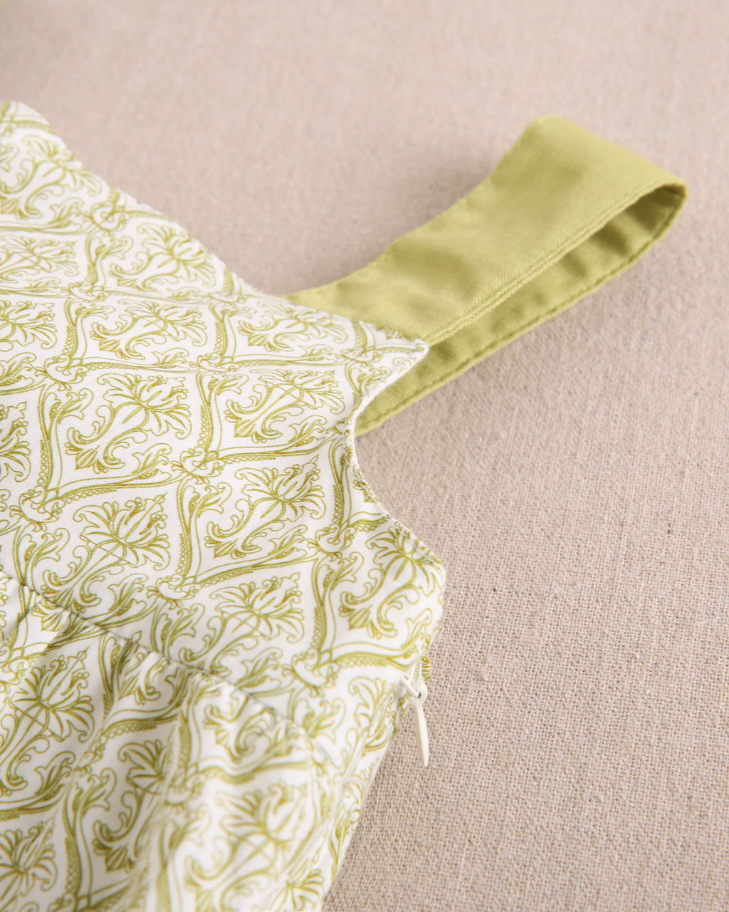 Vestido niña paisley blanco y pistacho con lazo
