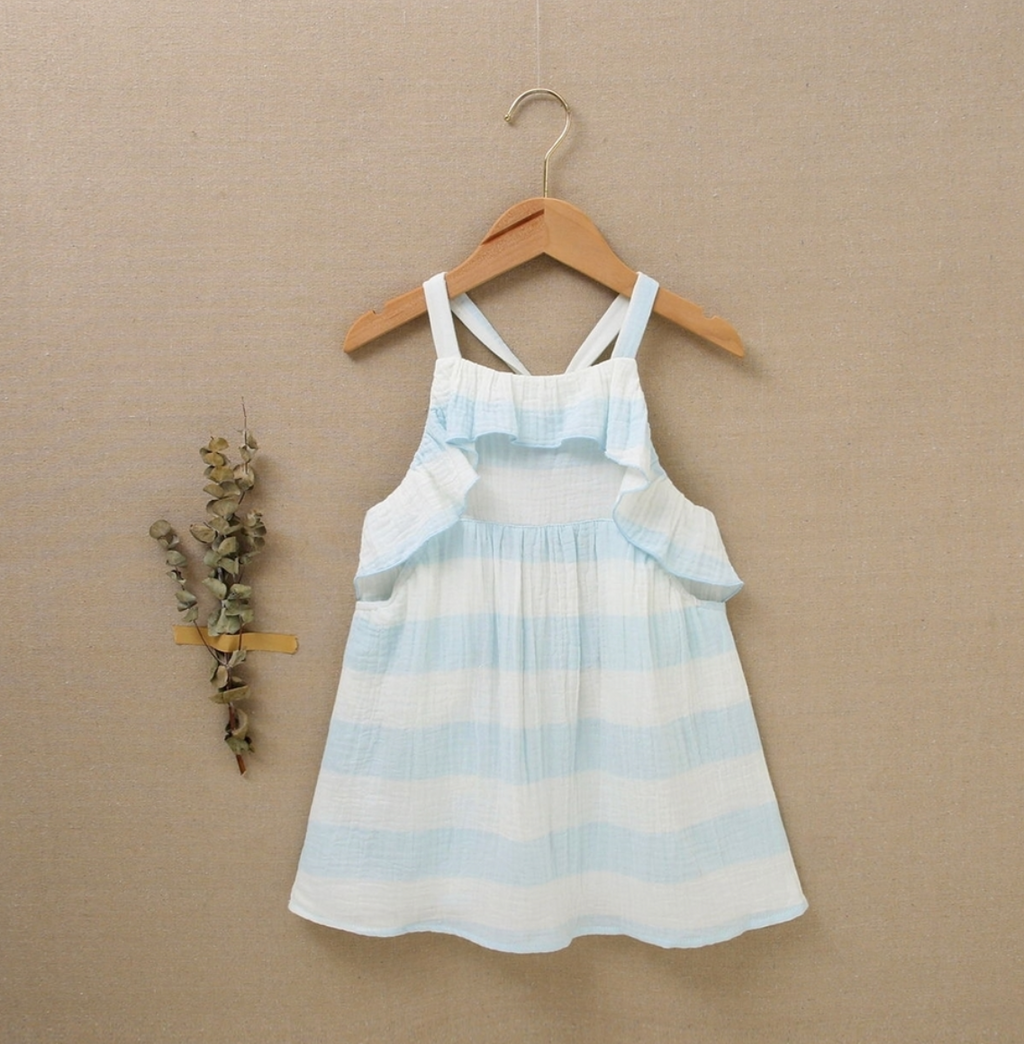 Vestido de niña en bámbula de rayas blancas y azul cielo