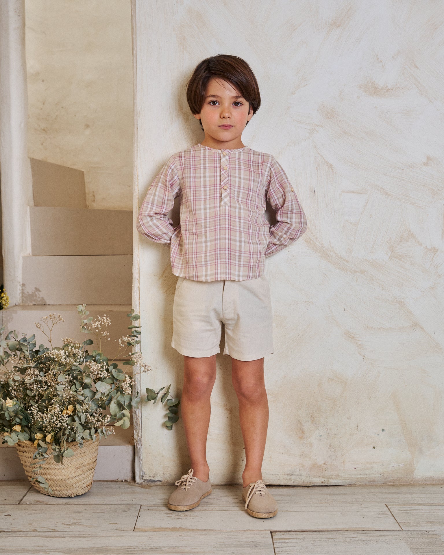 Conjunto bebé niño camisa cuadros rosa, marrón y blancos, con short blanco