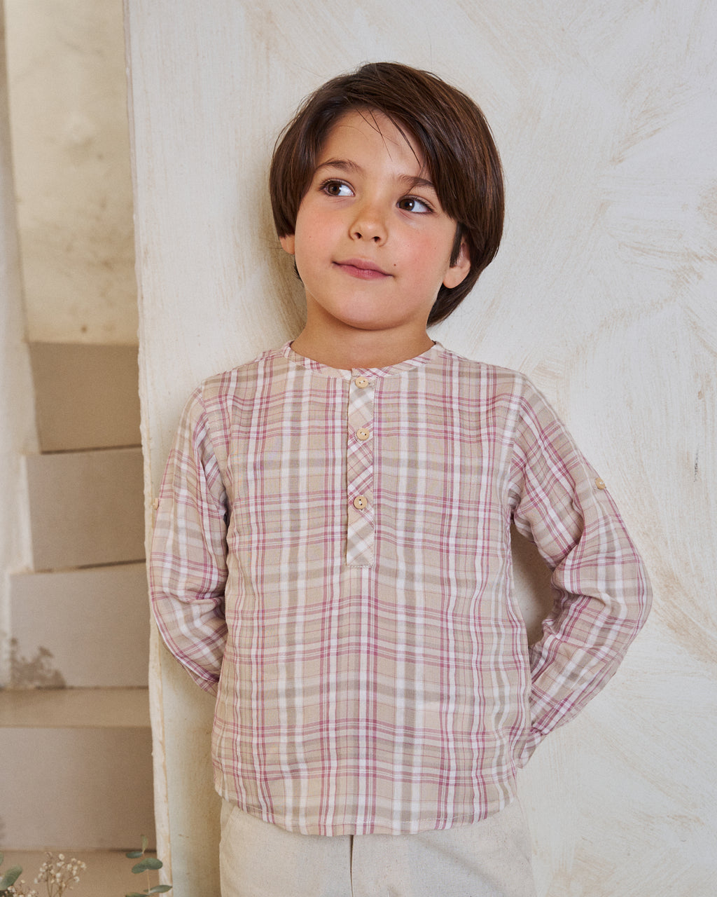 Conjunto bebé niño camisa cuadros rosa, marrón y blancos, con short blanco