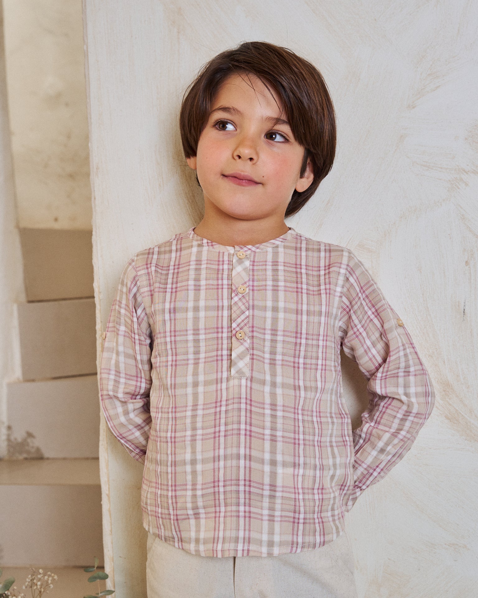 Conjunto bebé niño camisa cuadros rosa, marrón y blancos, con short blanco