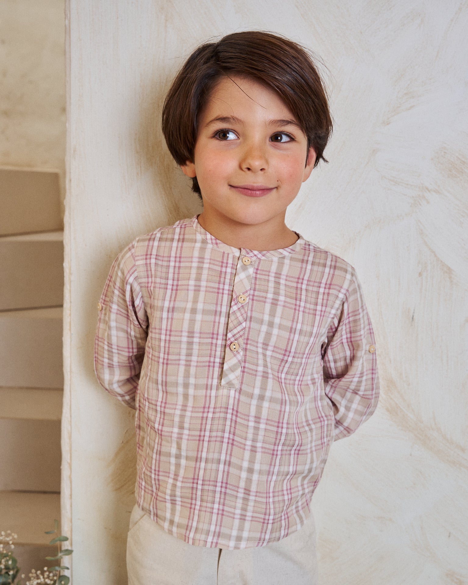 Conjunto bebé niño camisa cuadros rosa, marrón y blancos, con short blanco