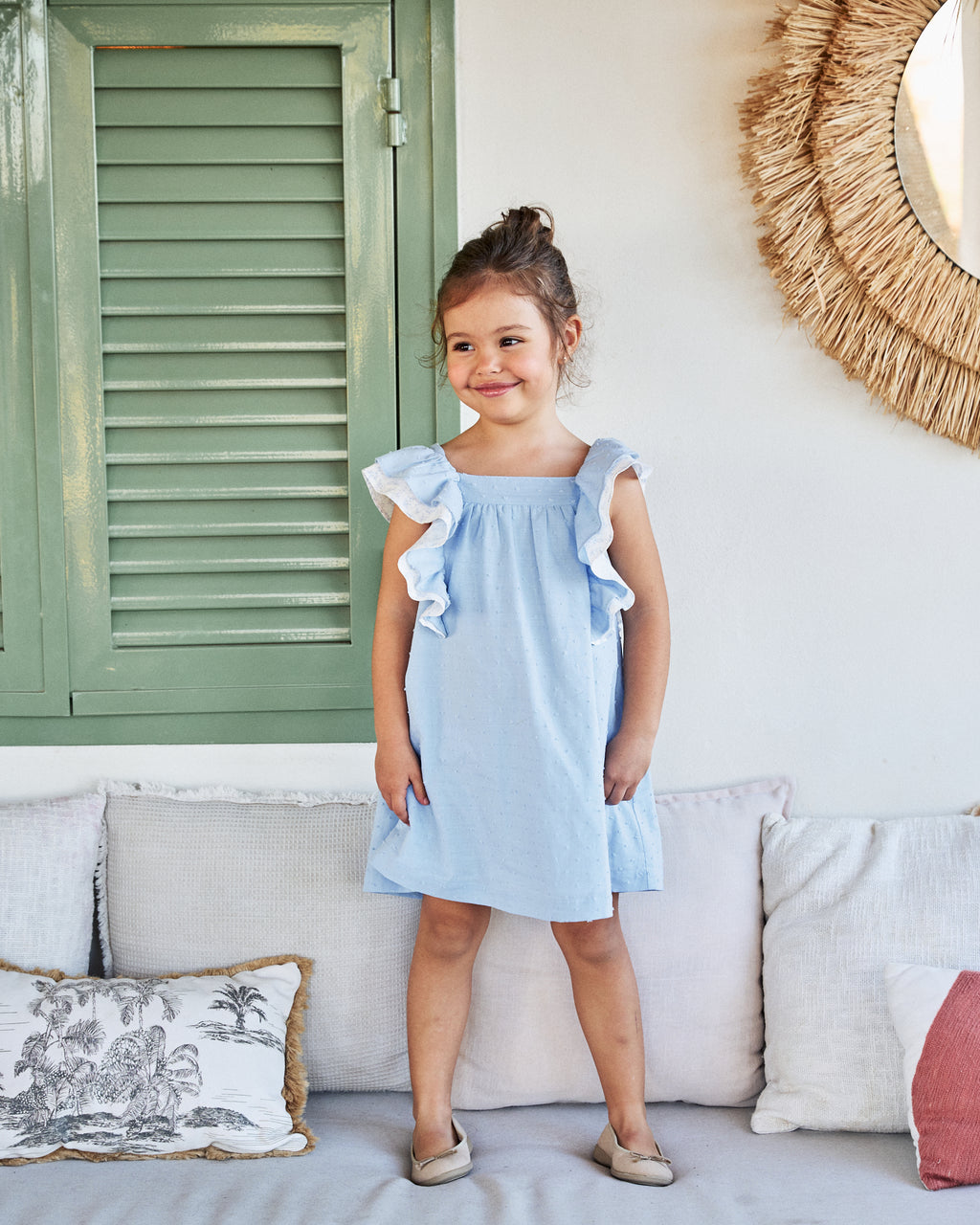 Vestido niña de plumeti azul con volantes y lazo