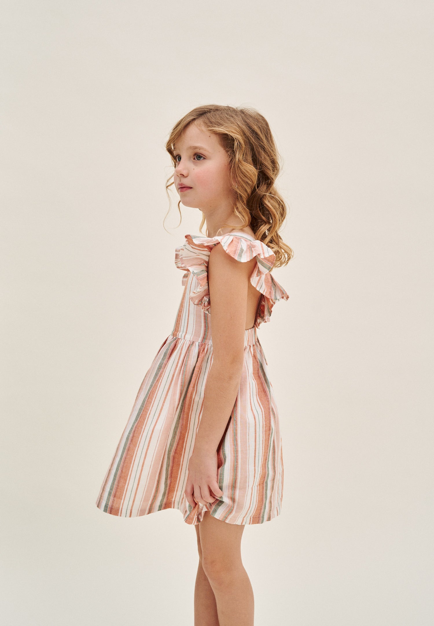 Vestido niña de mix de rayas naranjas, verdes y blancas y espalda cruzada