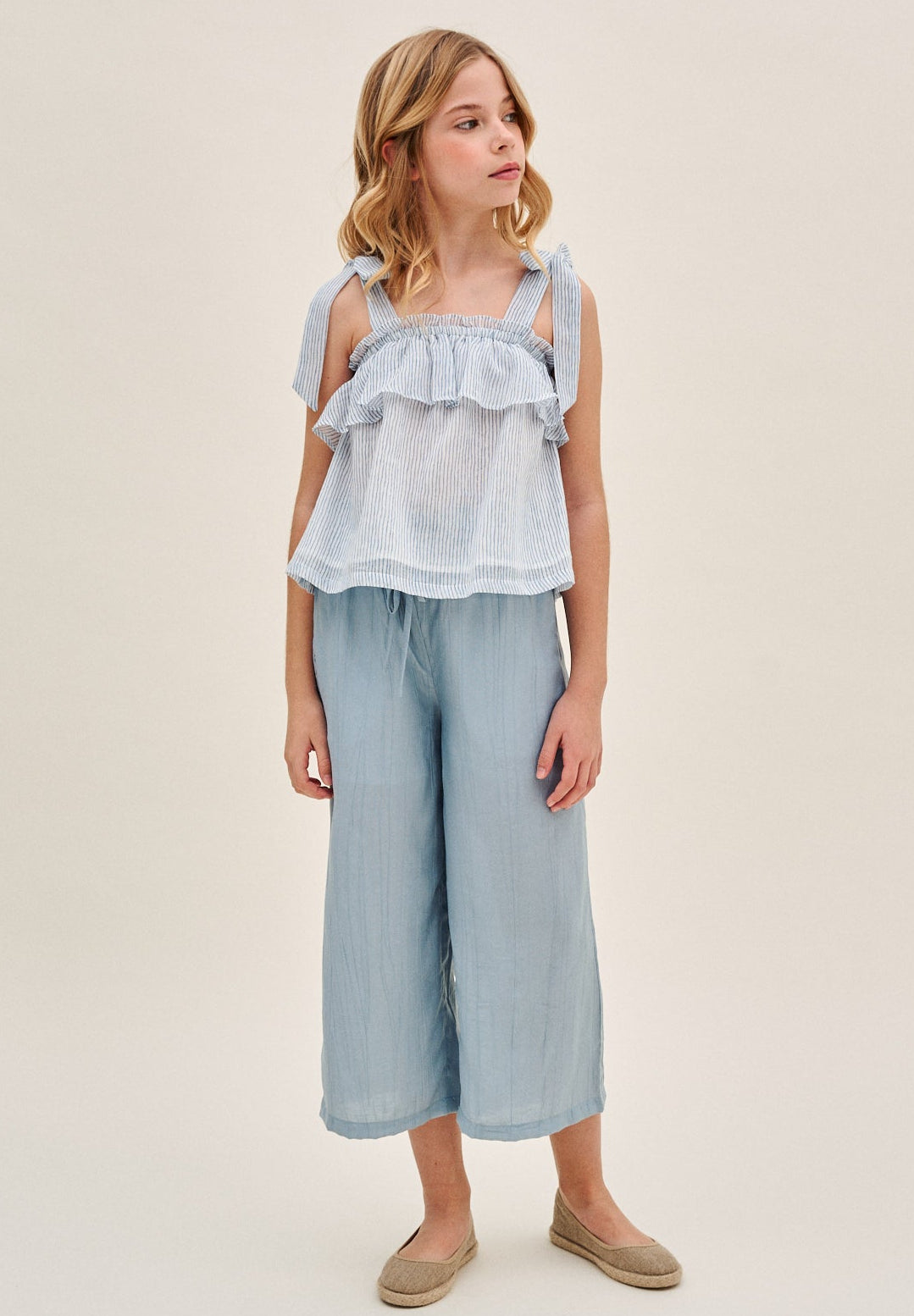 Pantalón niña azul pastel fluido