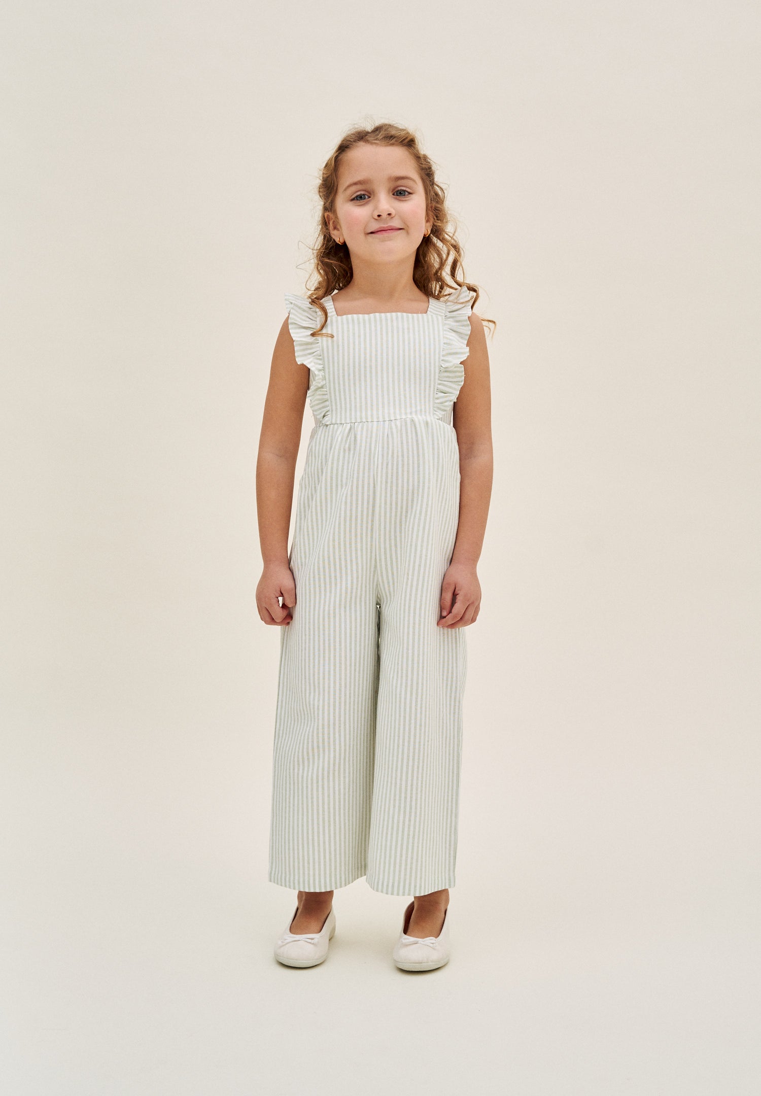 Enterito largo niña rayas verde pastel y blanco, con tirantes y espalda cruzada con lazo